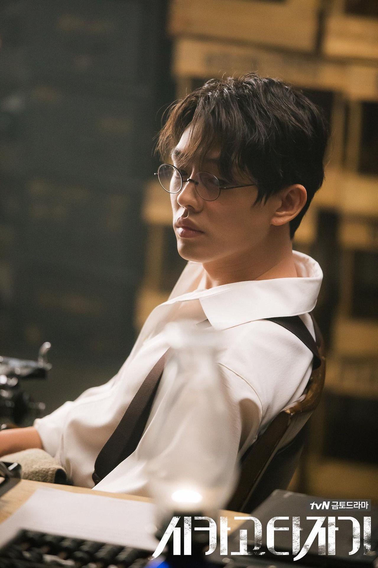 1279x1920 Yoo Ah In stills from Chicago Typewriter. Yoo ah in, Atores coreanos, Rowoon