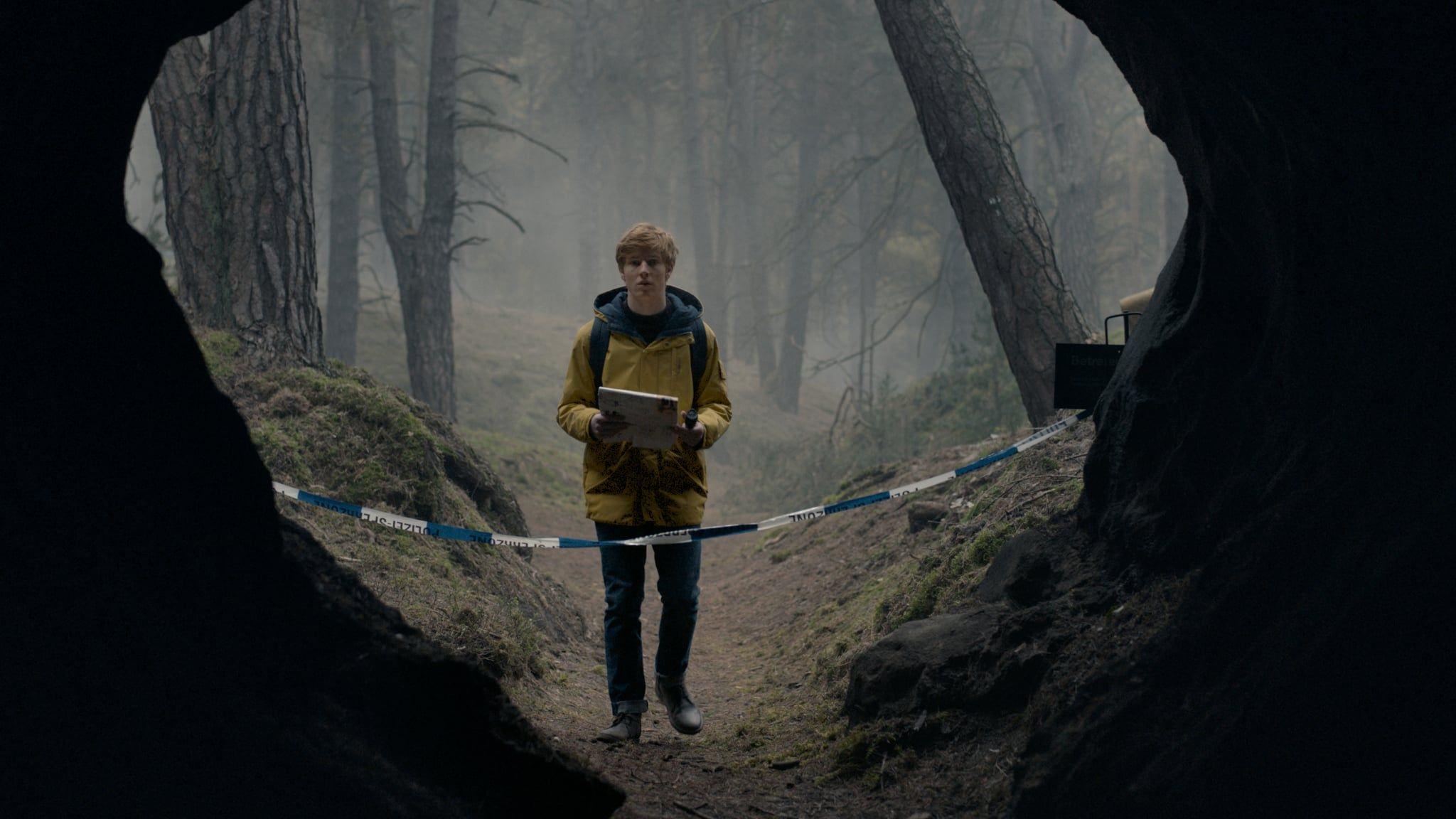 2048x1152 What Is the Meaning of the Emerald Tablet in Netflix's Dark