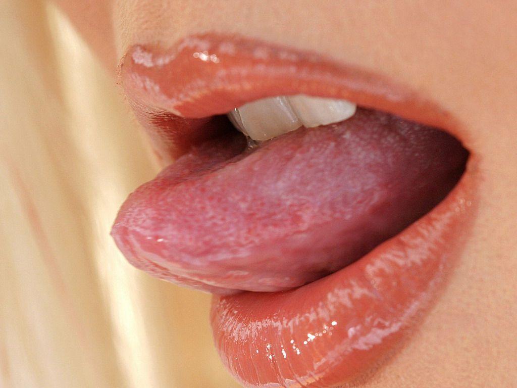 1024x768 Wallpaper Kissing Lips