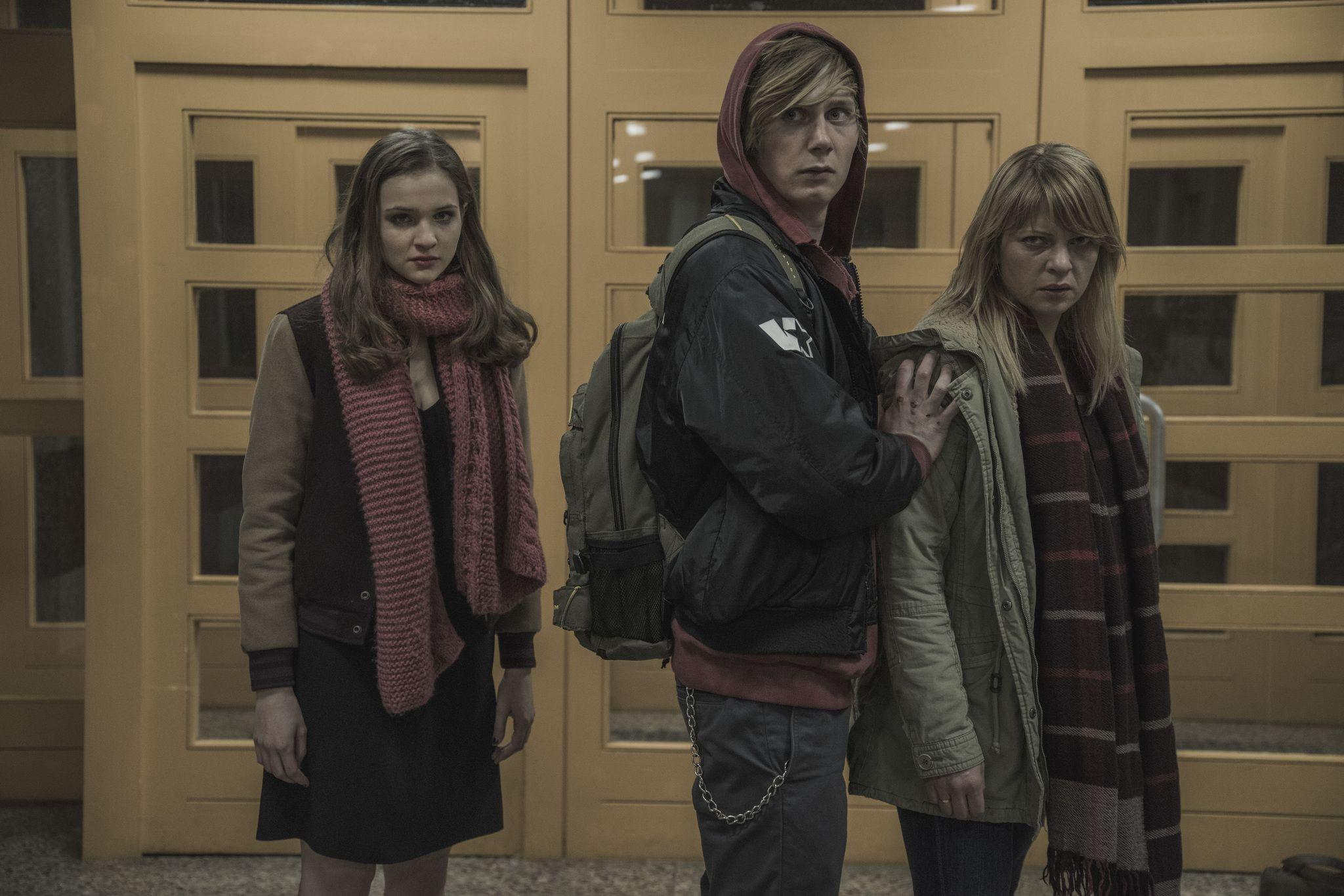 2048x1366 Dark (TV Series 2017–2020)