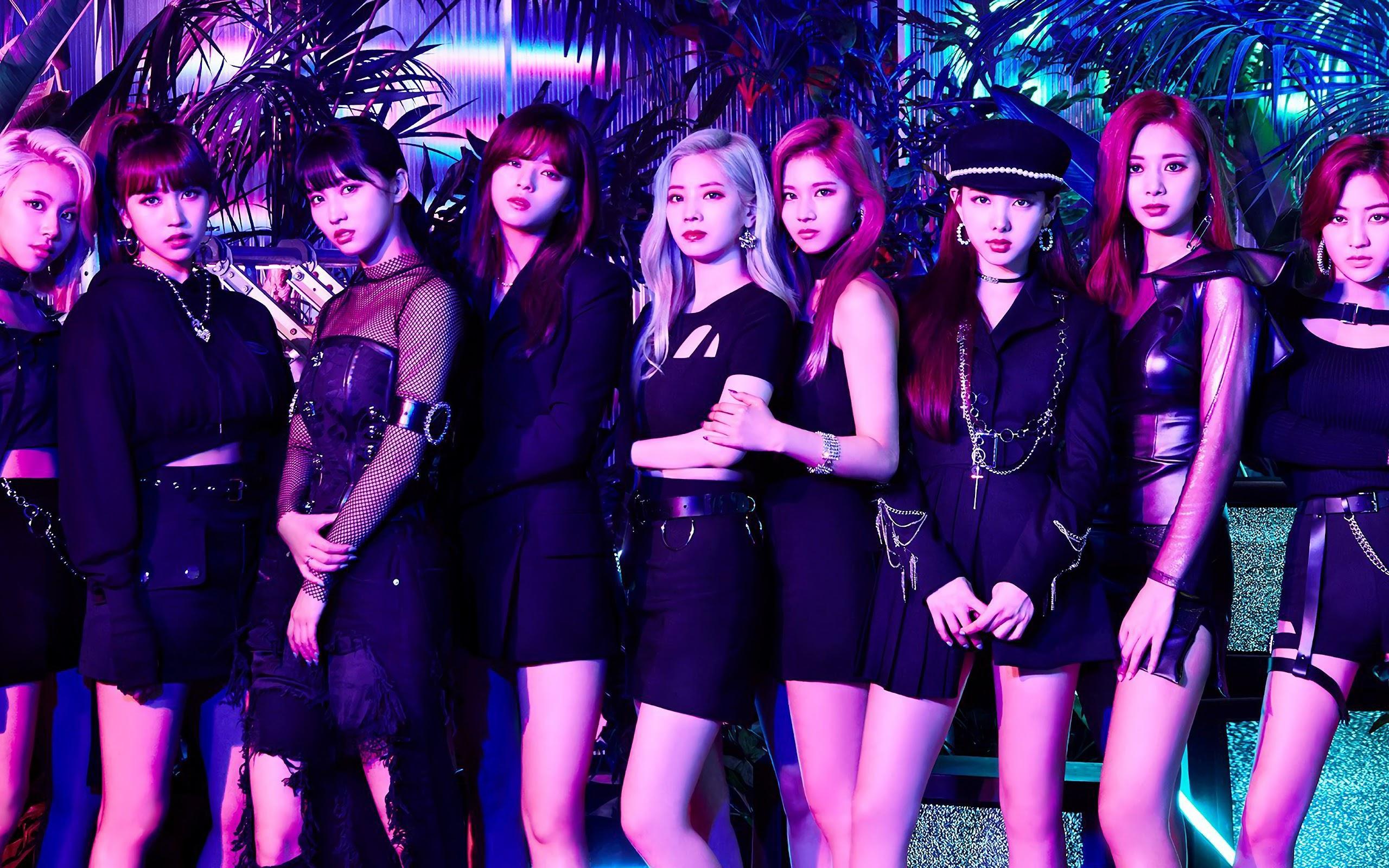 2560x1600 TWICE Breakthrough Wallpaper