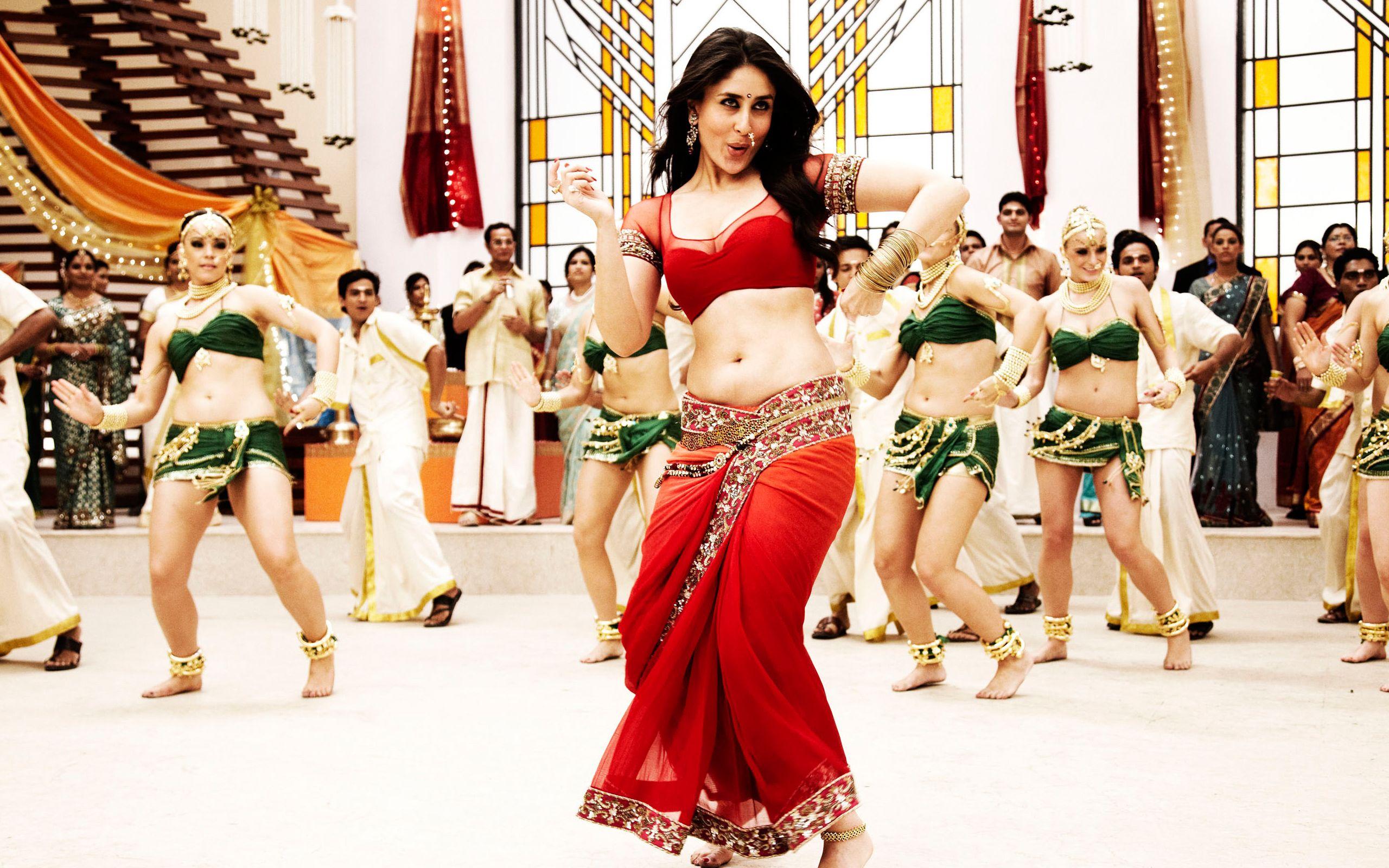 2560x1600 Kareena Kapoor in Ra One Wallpaper