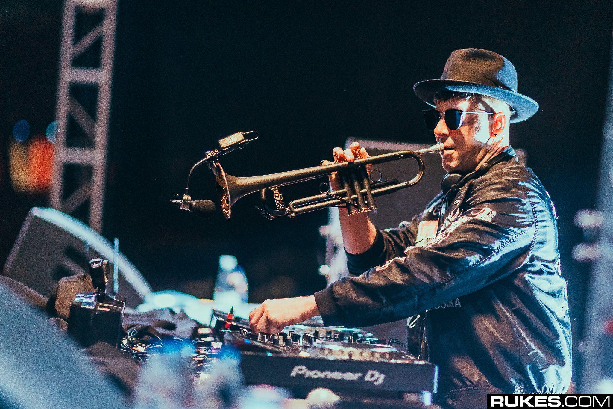 тимми трампет. Timmy trumpet 2021. тимми трампет симфони. Timmy trumpet логотип. Timmy trumpet dj.