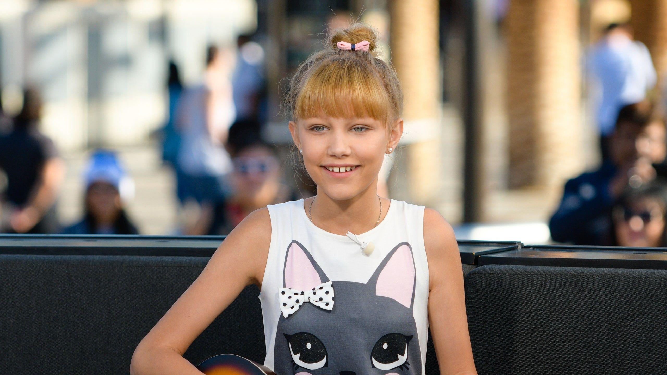 2560x1440 Taylor Swift Sends Grace VanderWaal Flowers For Her America's Got
