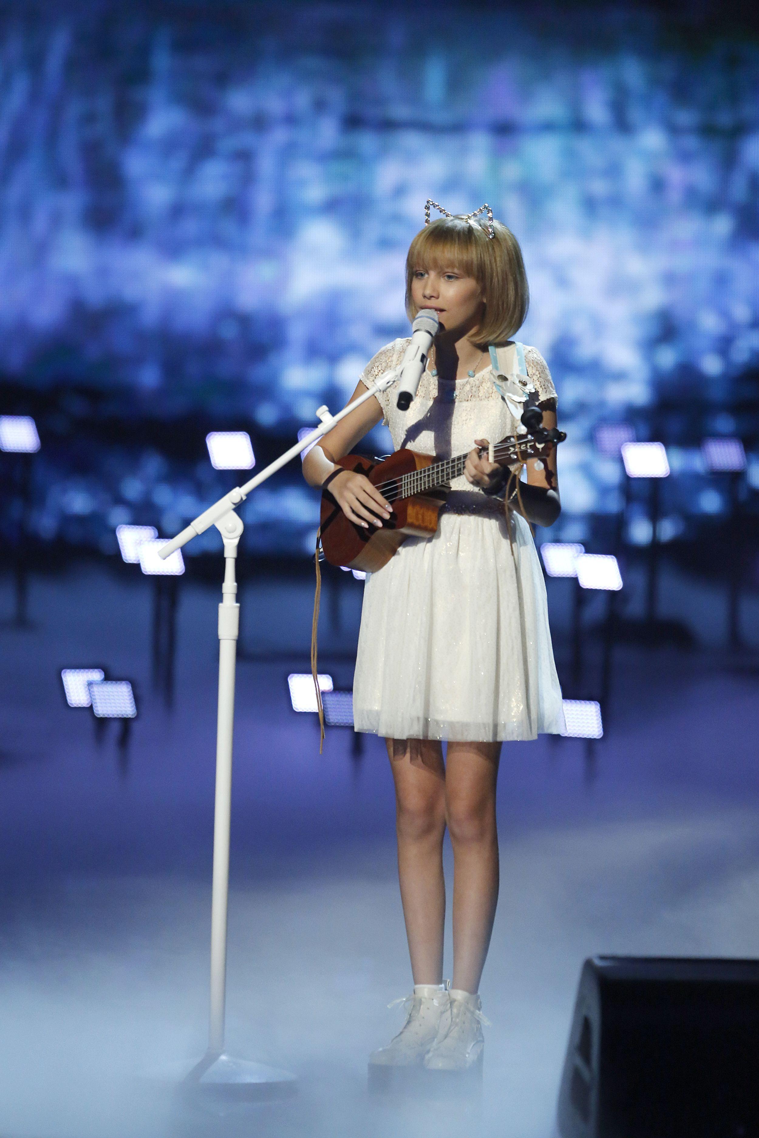 2500x3750 12 Year Old Grace VanderWaal Snags 'America's Got Talent' Crown