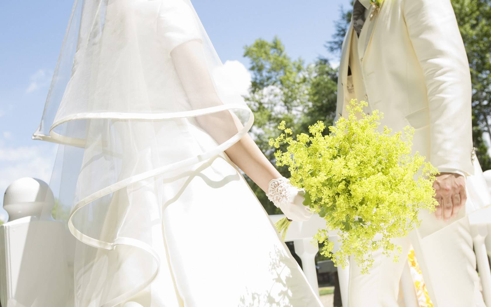1680x1050 Free download Married Couple Love Kissing Wallpaper Newly Married