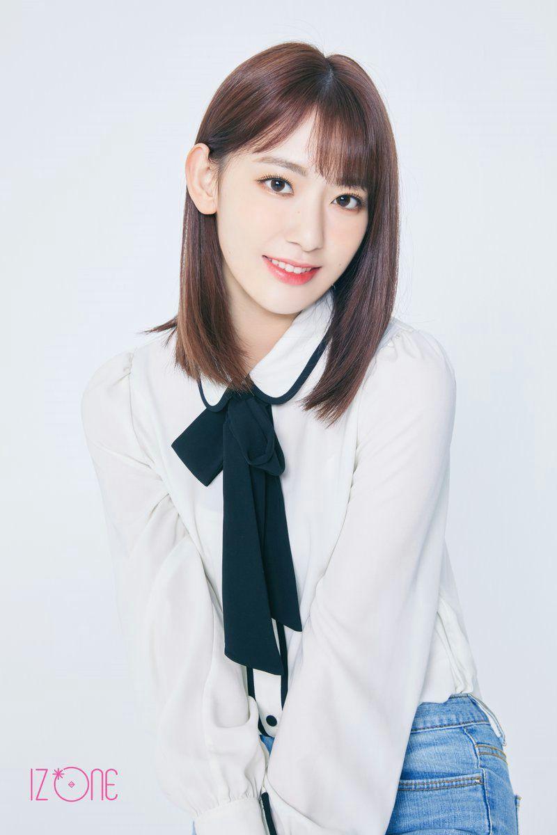 800x1200 Izone Sakura Miyawaki Wallpaper