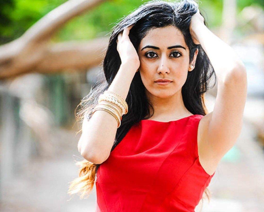 1024x825 Jonita Gandhi Wiki, Age, Family, Movies, HD Photo, Biography
