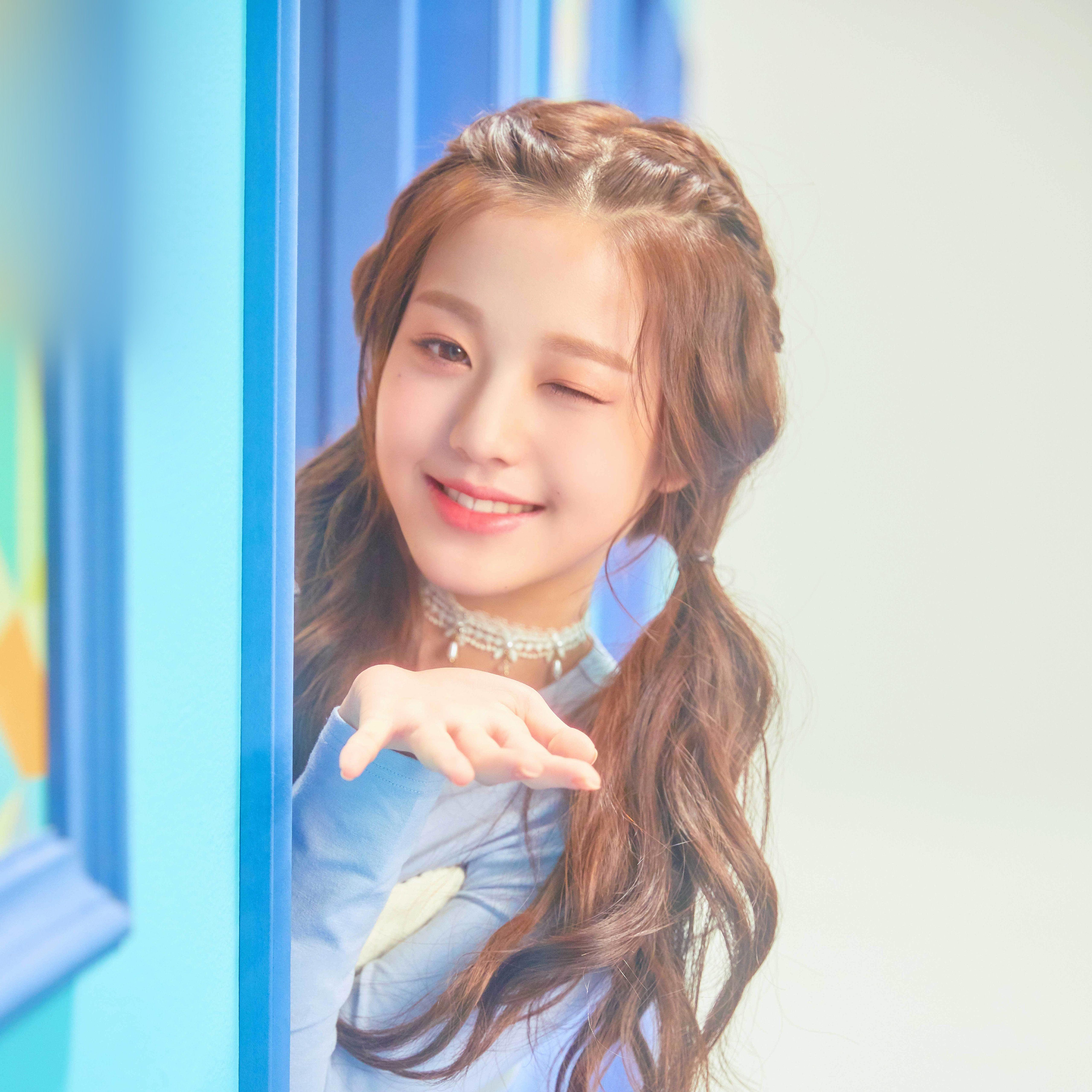 5120x5120 Izone Desktop Wallpaper