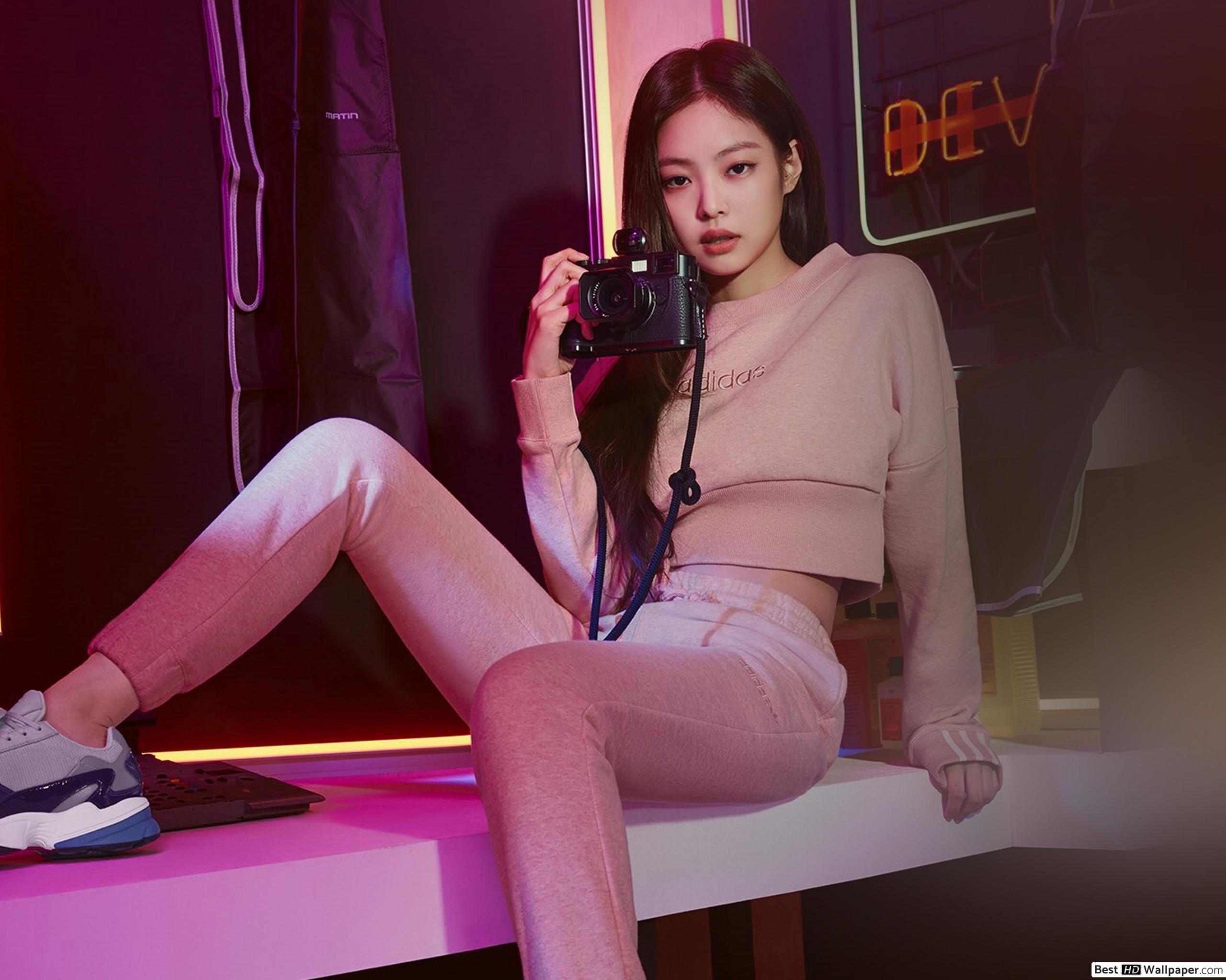 2560x2048 Blackpink Jennie's camera HD wallpaper download