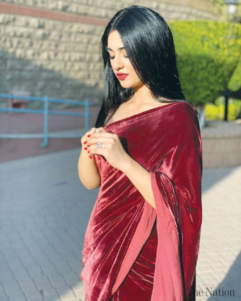 800x999 Sarah Khan describes what love is