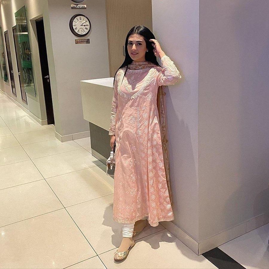 900x900 Sarah Khan