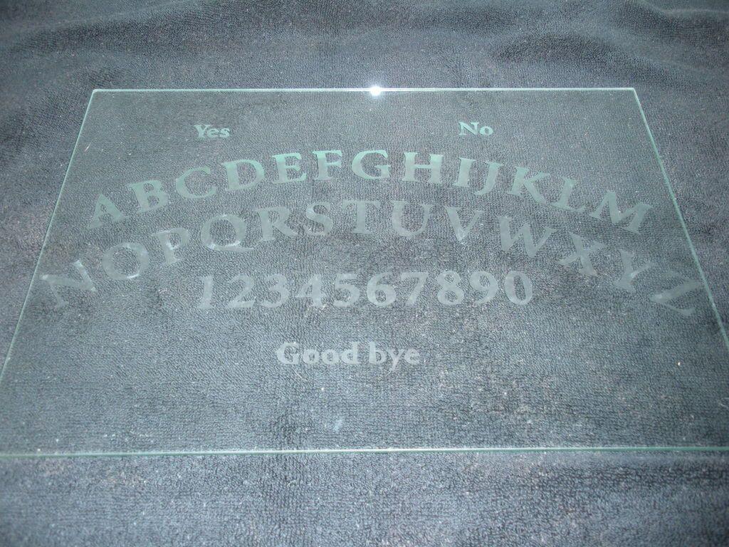 1024x768 Glass Ouija Board : 4 Steps
