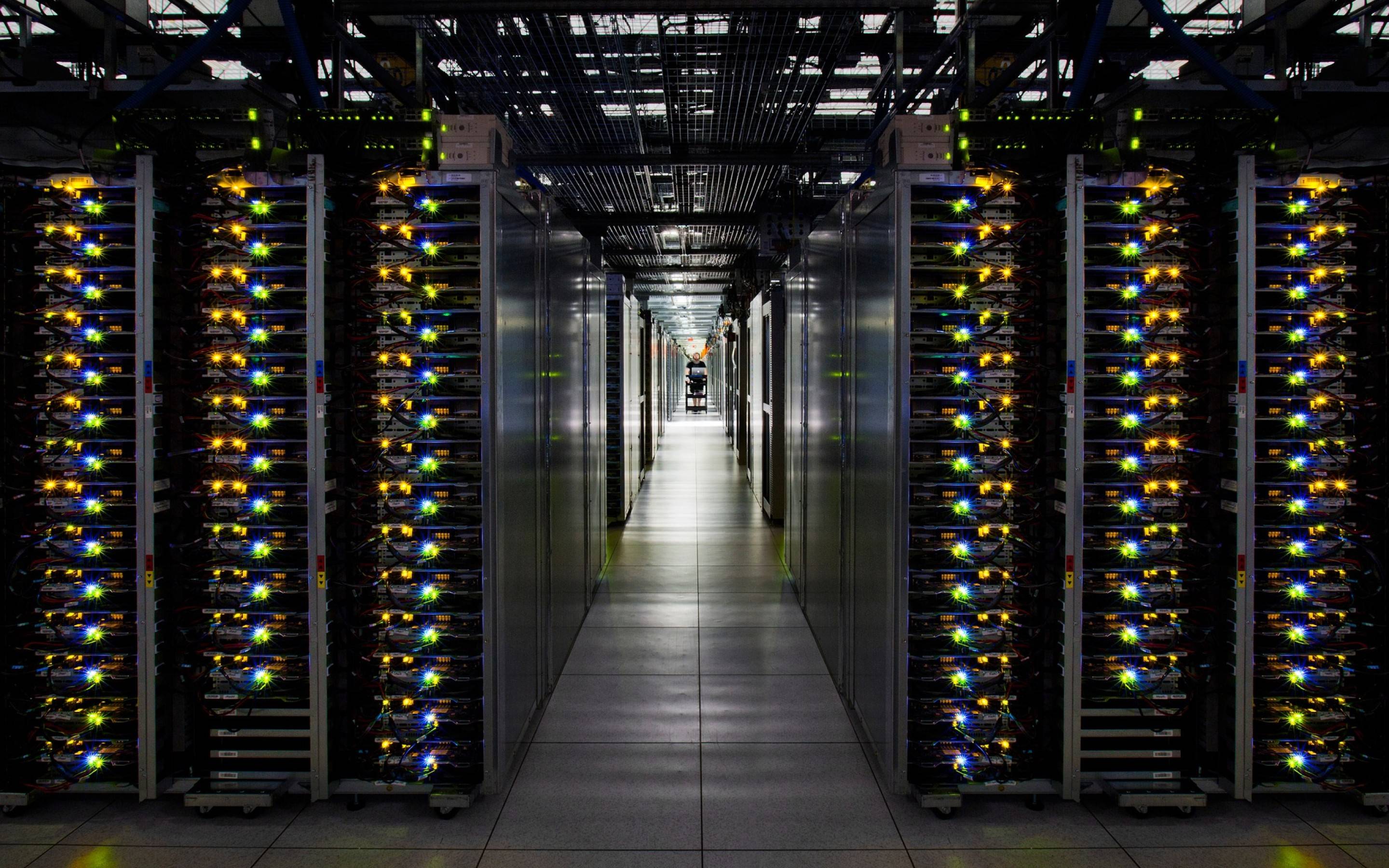 2880x1800 Servers Wallpaper