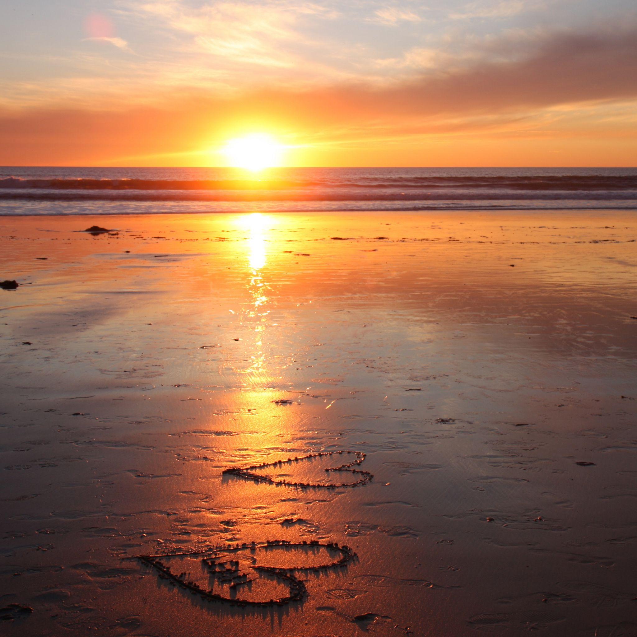2048x2048 Love on the beach iPad Air Wallpaper Free Download