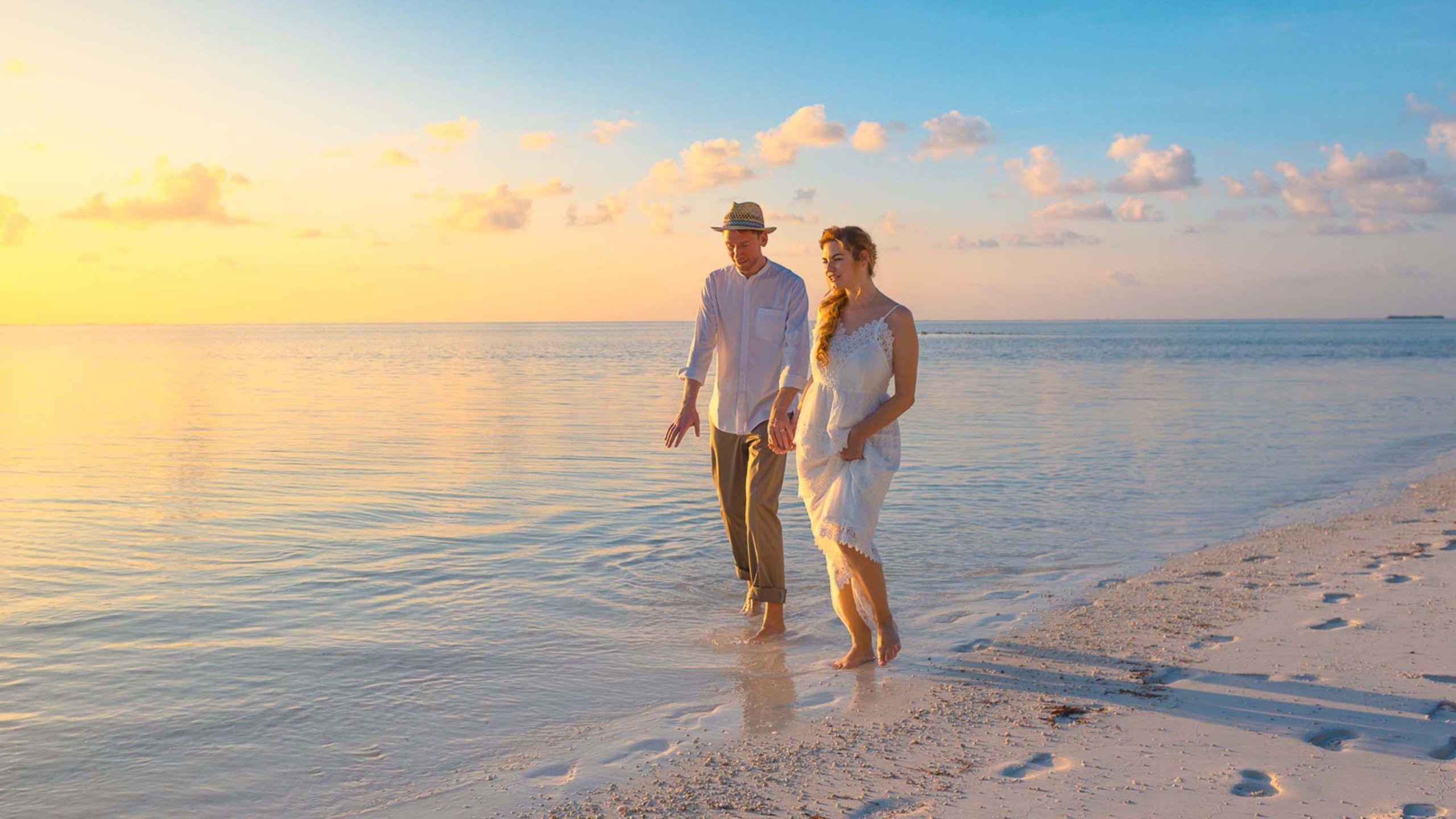 2560x1440 Love Couple Walk On Sandy Beach During Sunset Romantic Couple