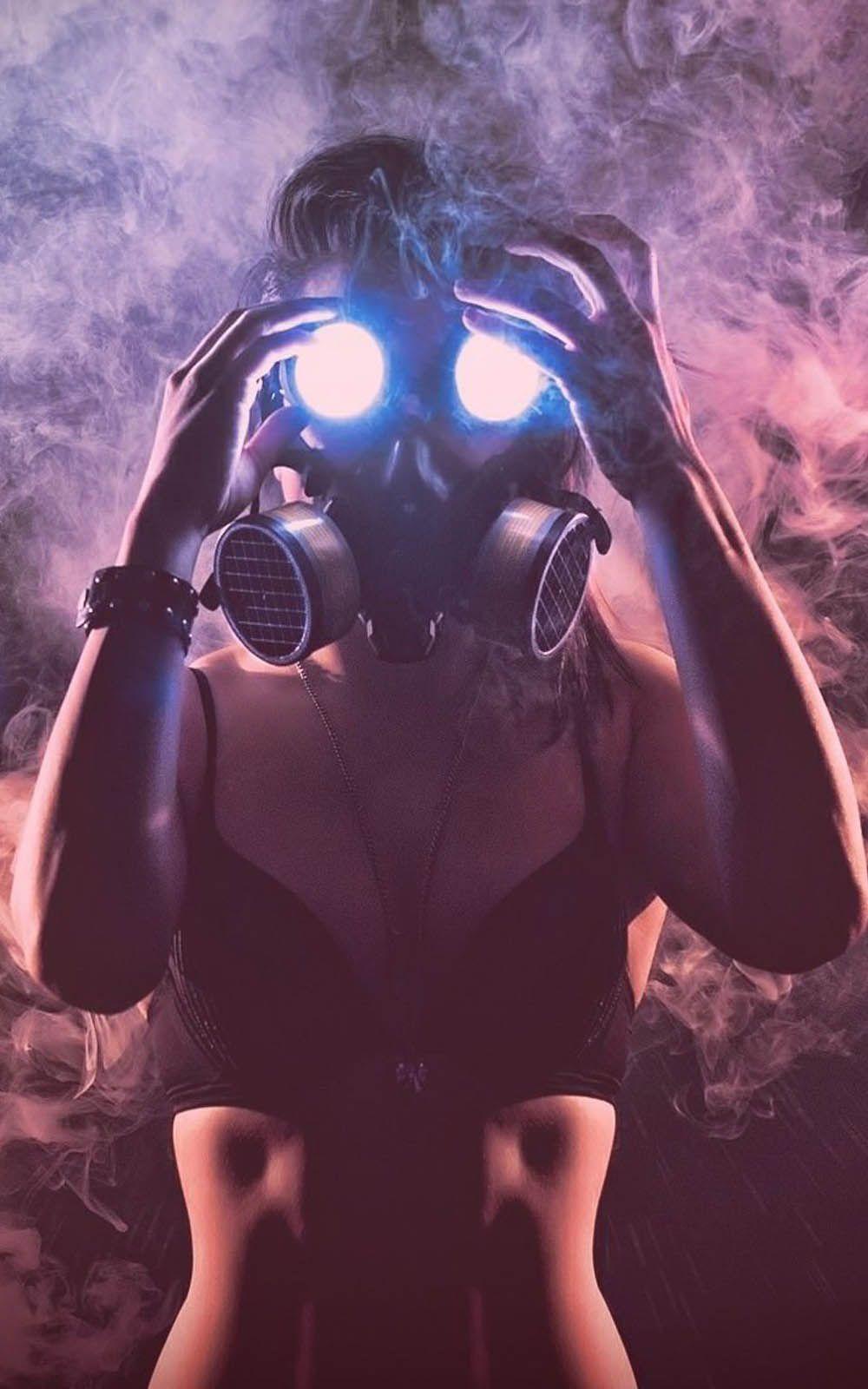 1000x1600 Hot Girl Wearing Gas Mask 4K Ultra HD Mobile Wallpaper