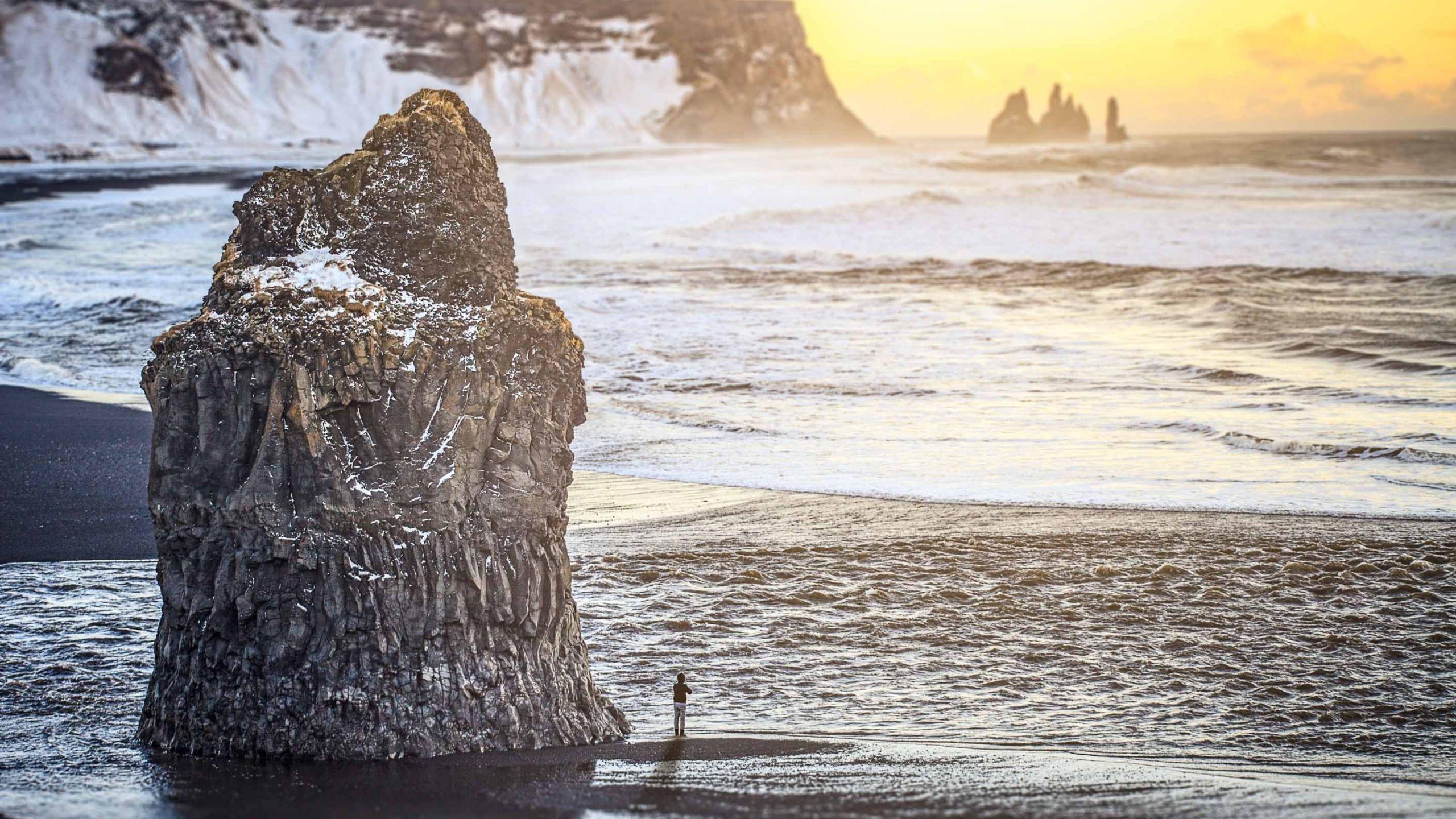 2560x1440 Iceland Black And Beach MacBook Air Wallpaper Download