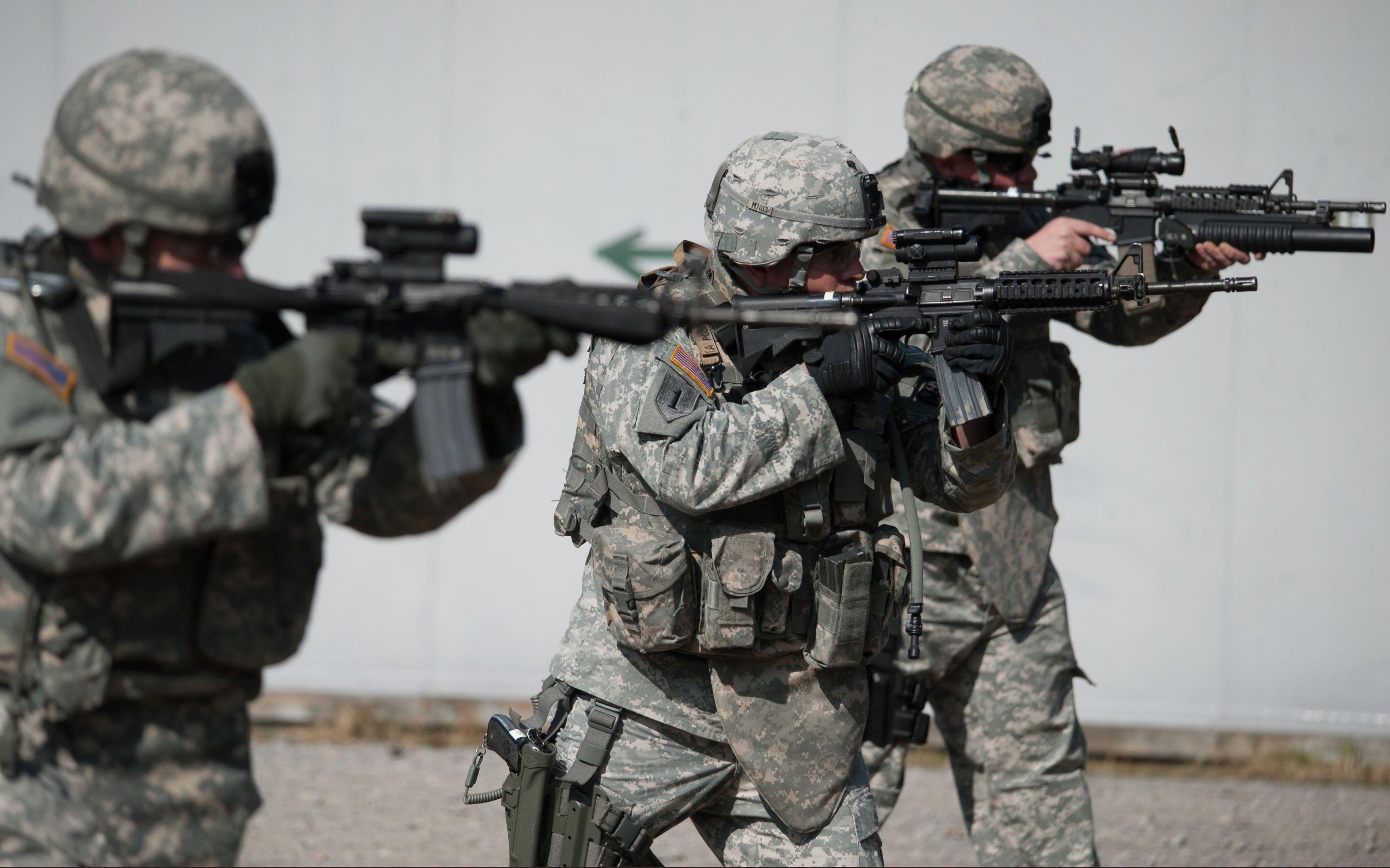 2880x1800 US Army Soldiers Shooting (2278)