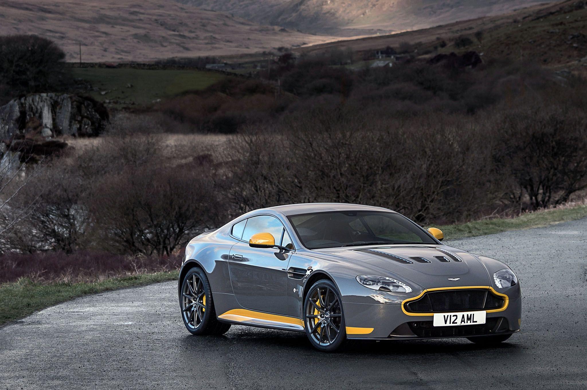 2048x1360 Aston Martin V8 Vantage Wallpaper