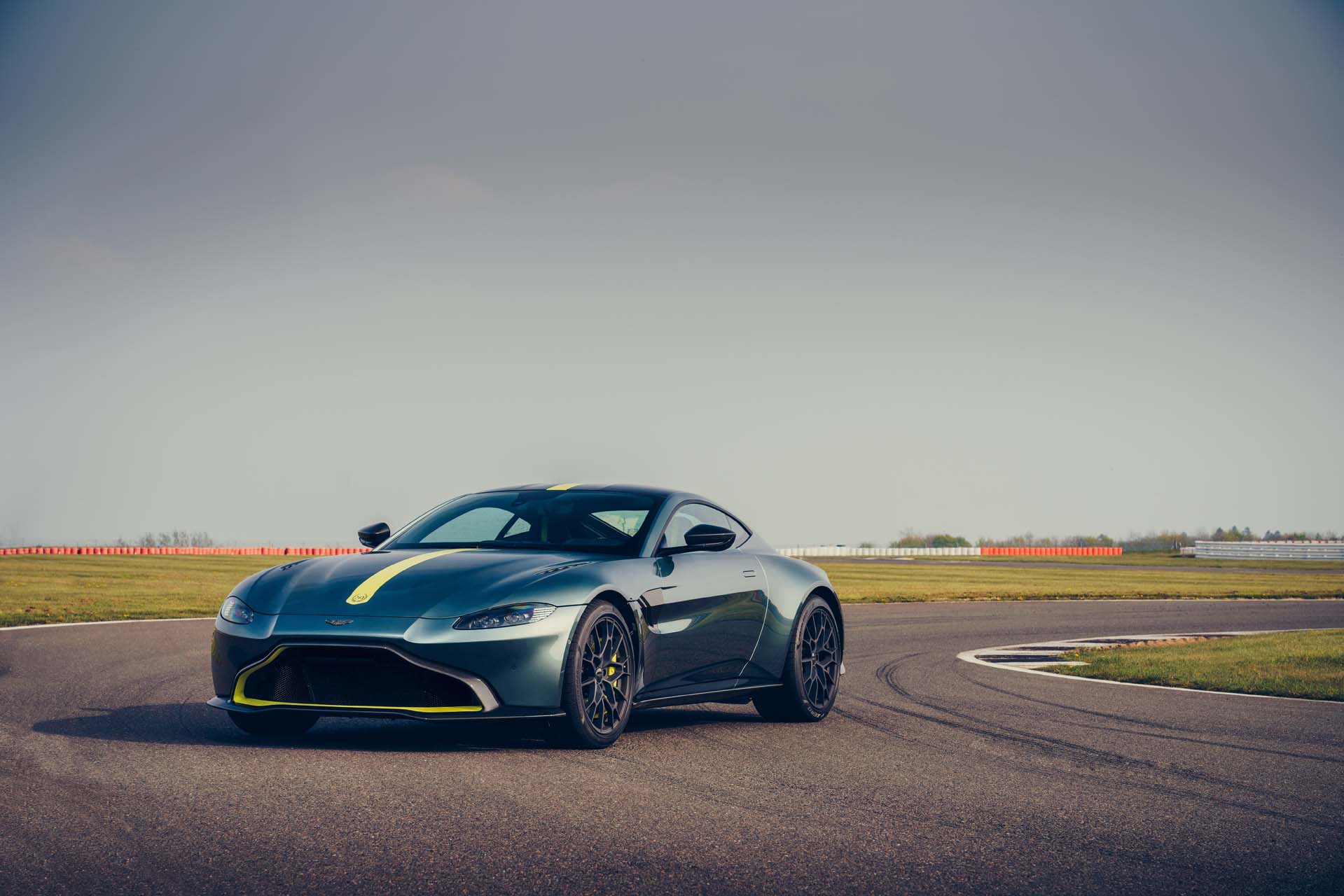 1919x1280 Aston Martin Vantage AMR Front Three Quarter Wallpaper 5