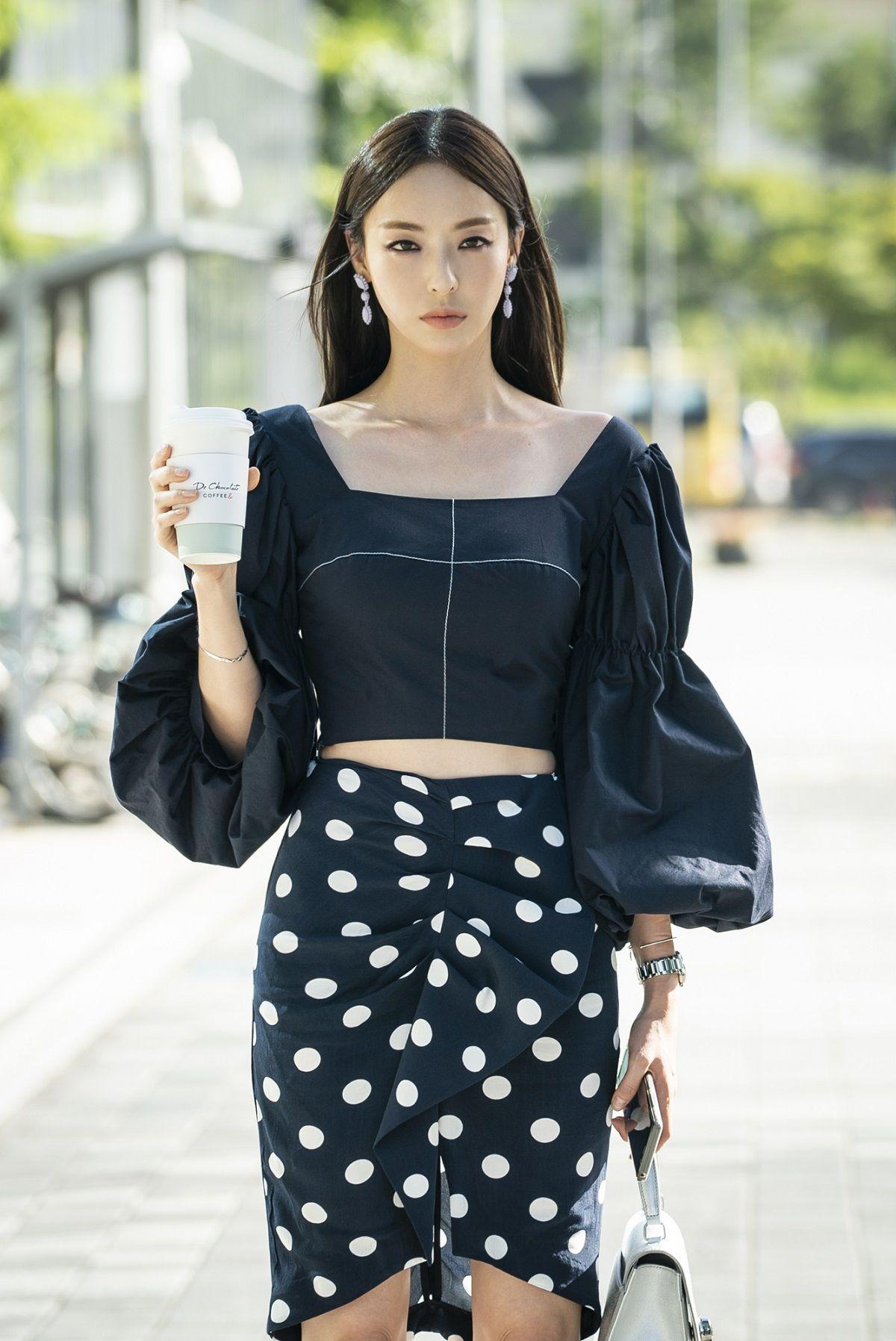 1200x1796 Lee Da Hee Is Beautiful And Cold As An Ice Sculpture In Newest Stills For Beauty Inside HanCinema
