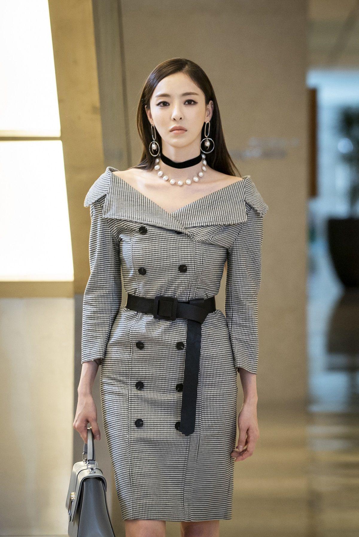 1200x1796 Lee Da Hee Is Beautiful And Cold As An Ice Sculpture In Newest Stills For Beauty Inside HanCinema