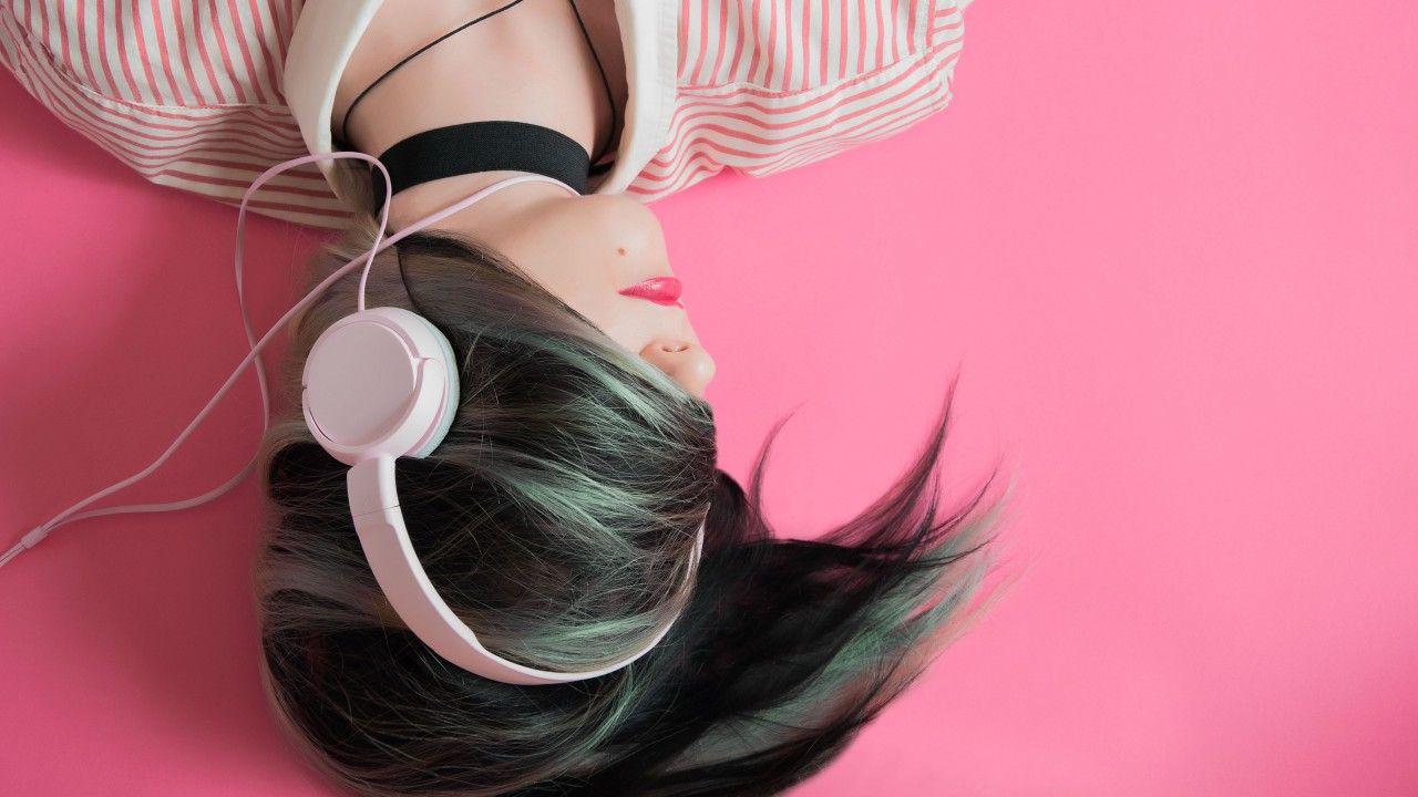 1280x720 Wallpaper Headphones, Girl, Woman, 4K, Music / Editor's Picks
