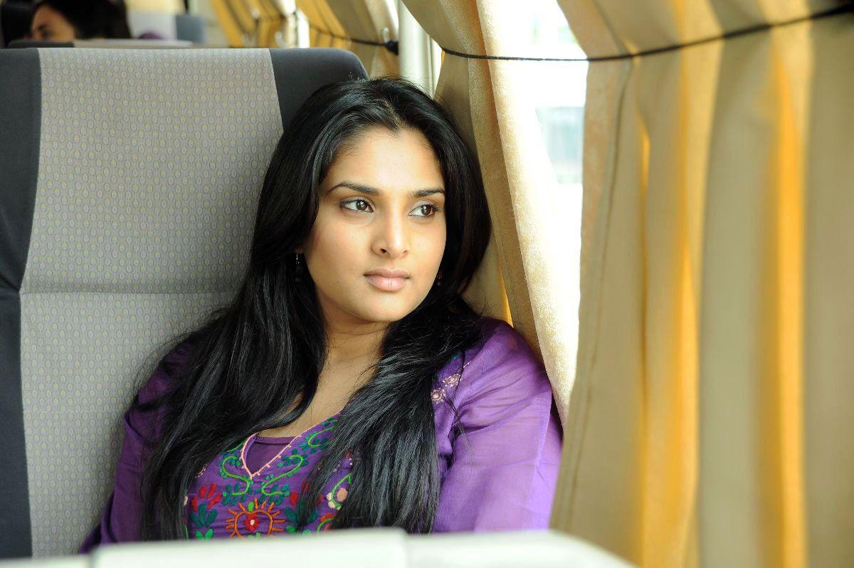 1200x798 Divya Spandana