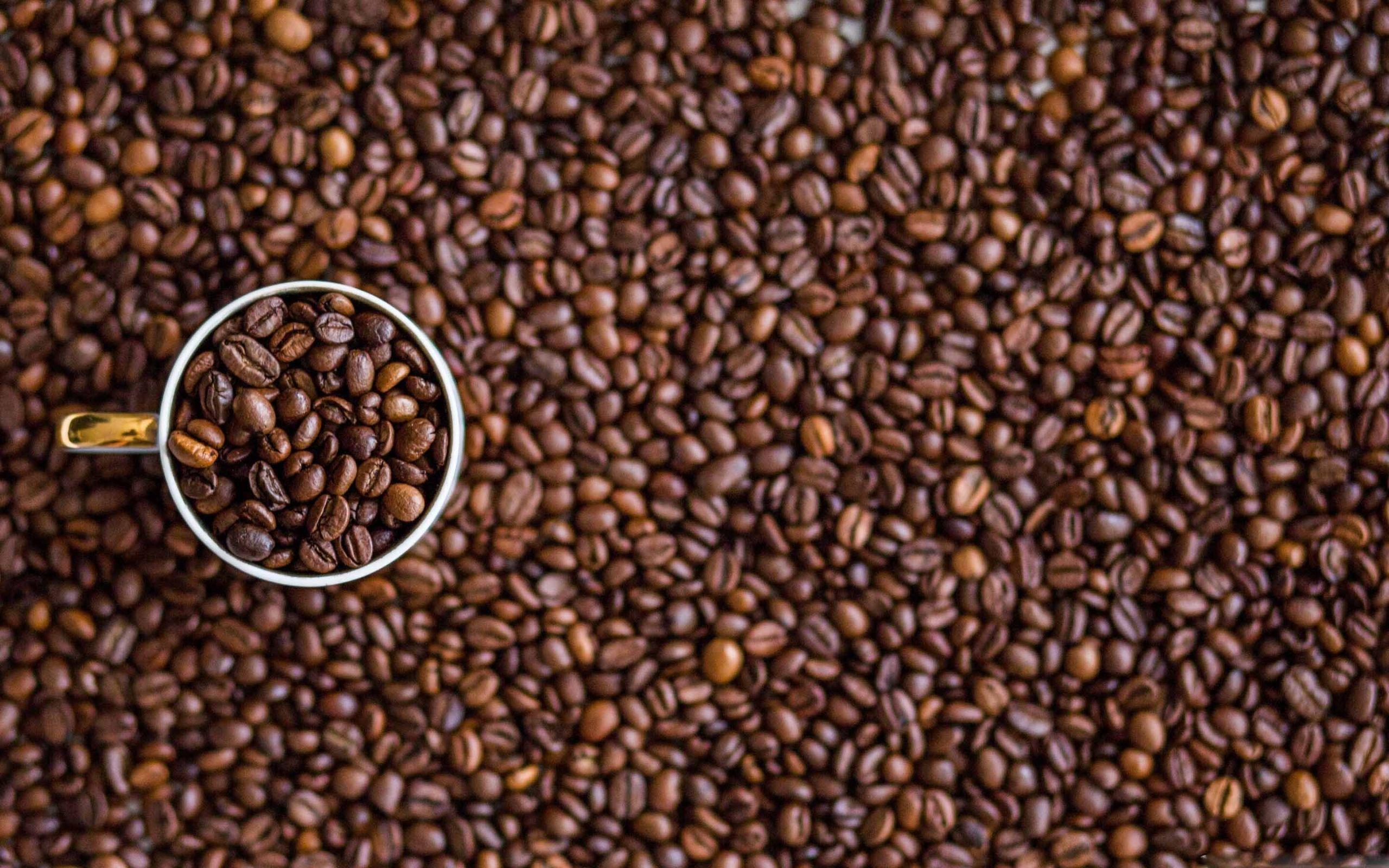 2560x1600 Coffee Beans MacBook Air Wallpaper Download