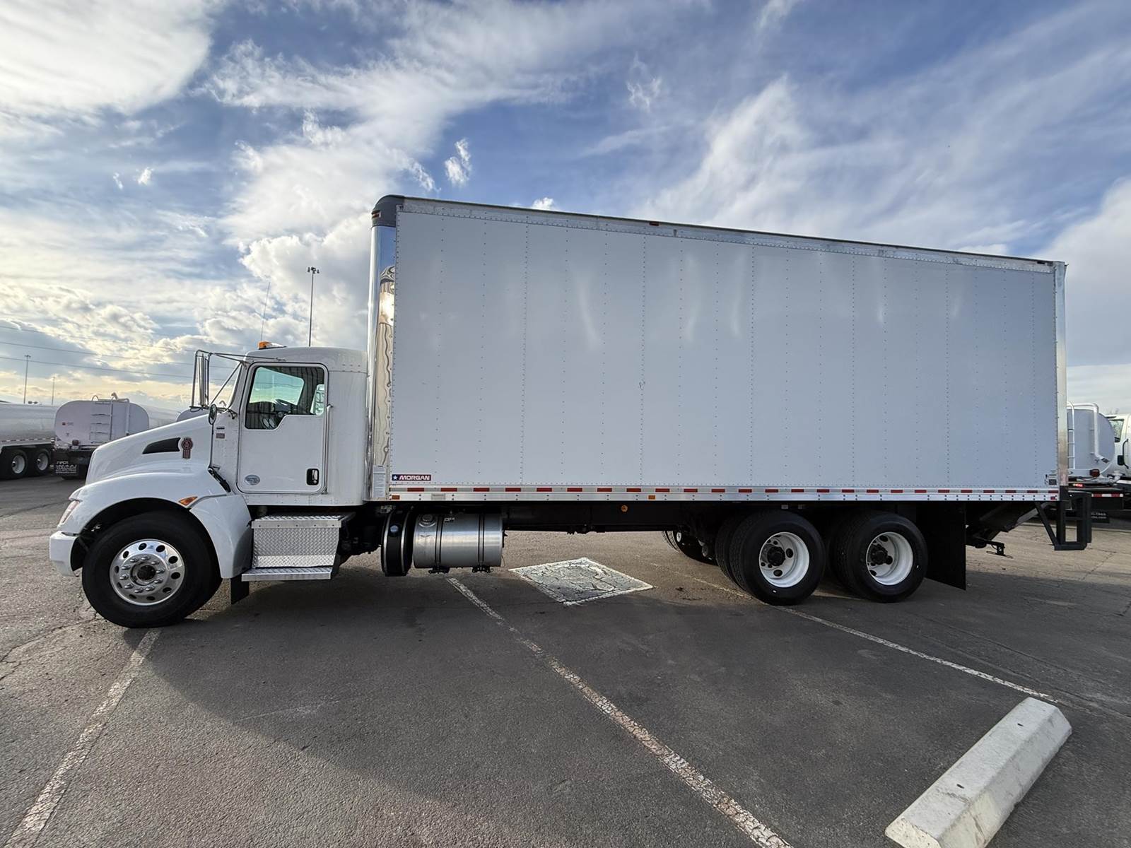 1600x1200 Kenworth T370 26 ft Box Truck, 6 Speed Allison Rds Automatic, Liftgate, 234 Hours. Denver, COD