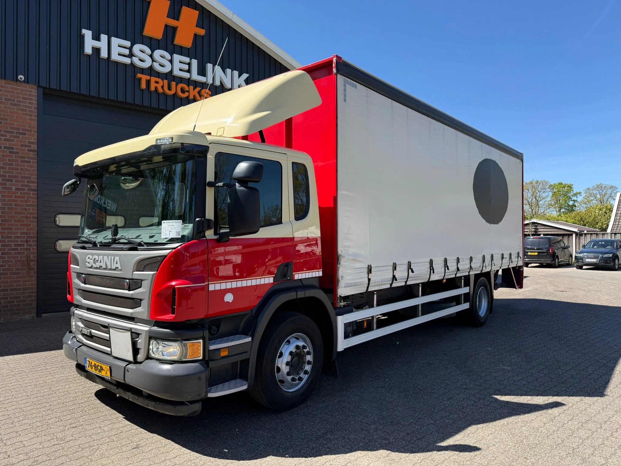 2048x1536 Used box trucks