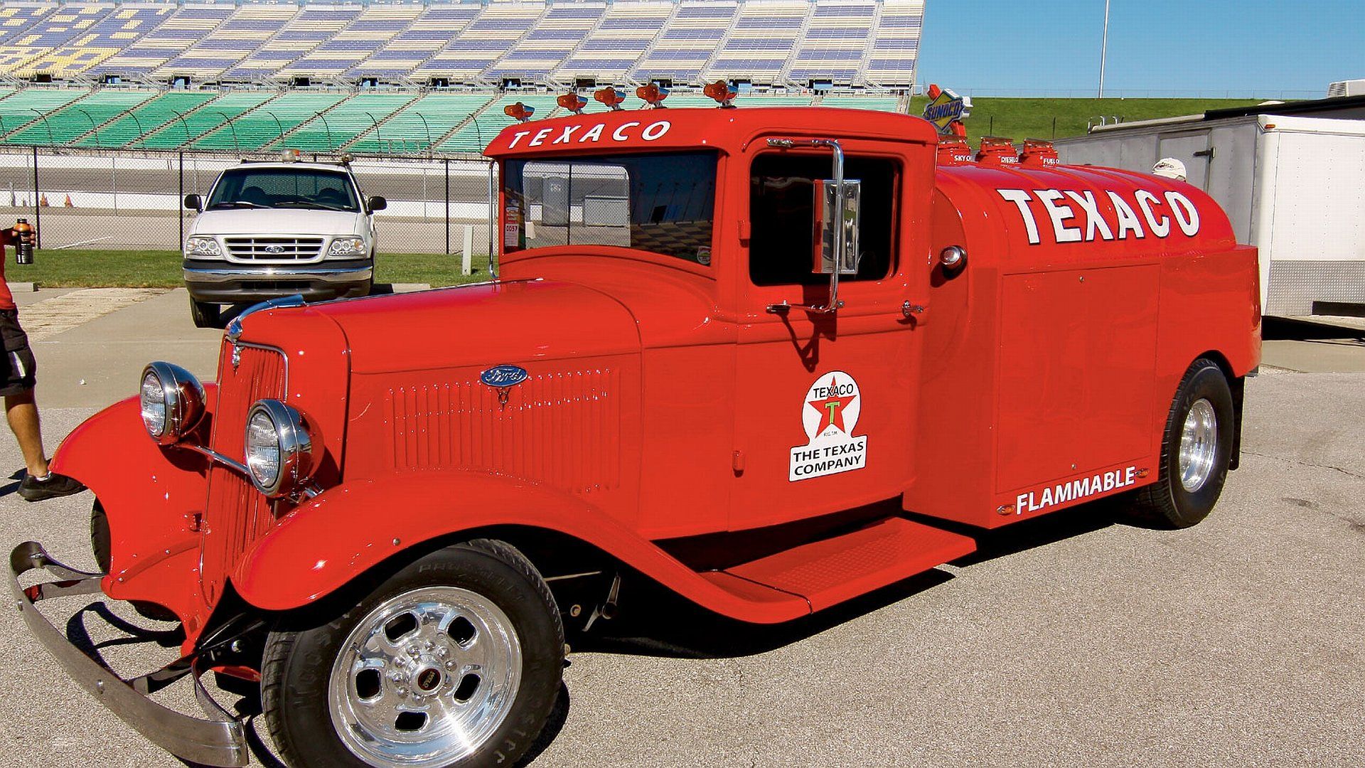 1920x1080 Vintage Texaco Fuel Truck