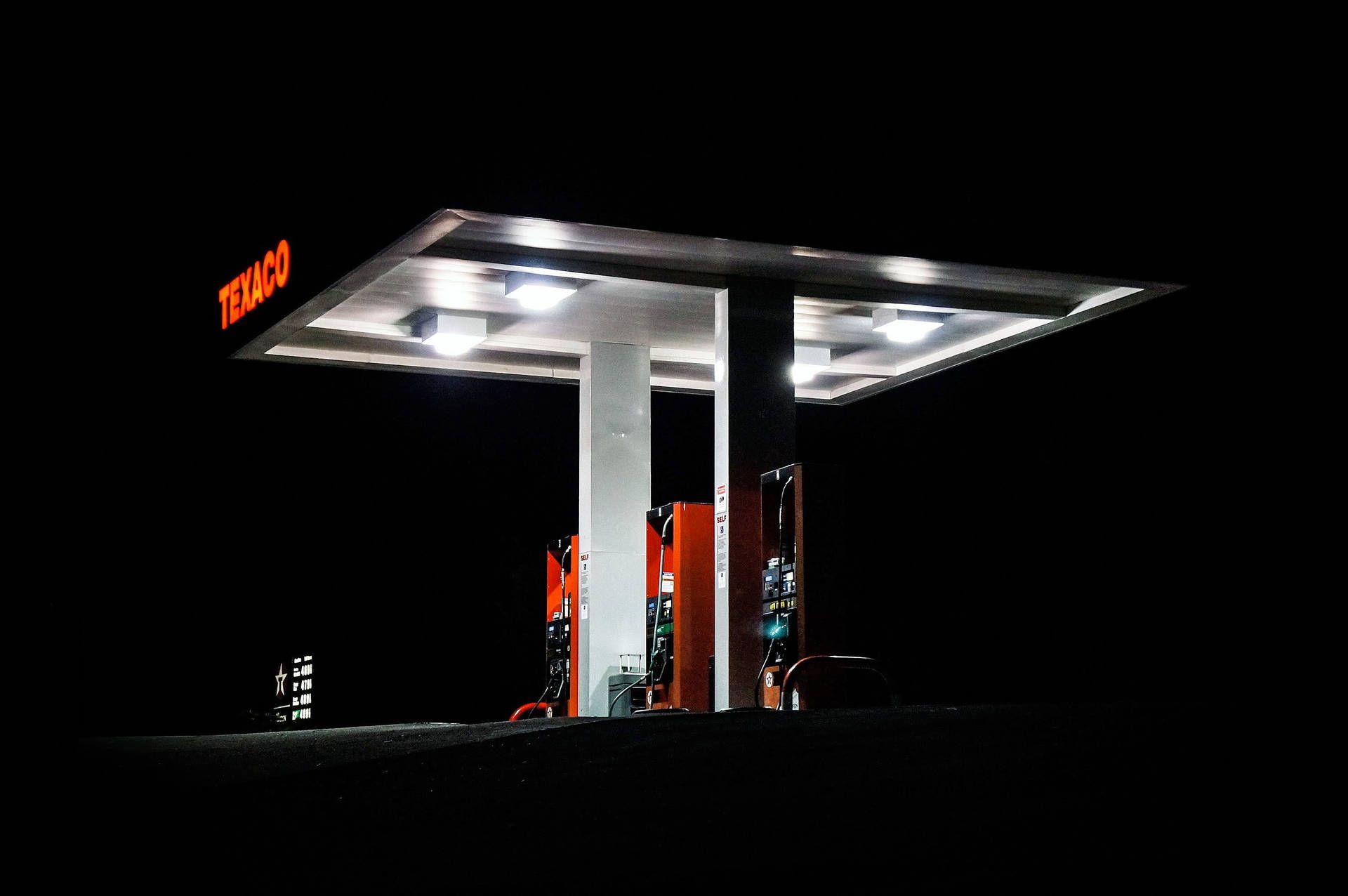 1920x1276 Lonely Texaco Gas Station Wallpaper