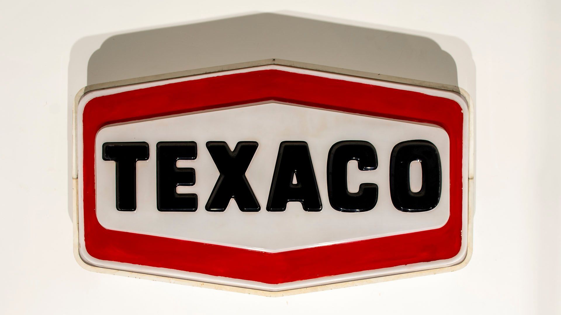 1920x1080 Texaco Illuminated Forecourt Sign. The Online Petroliana Auction. Broad Arrow Auctions. Driven by Hagerty. Classic Car Auctions