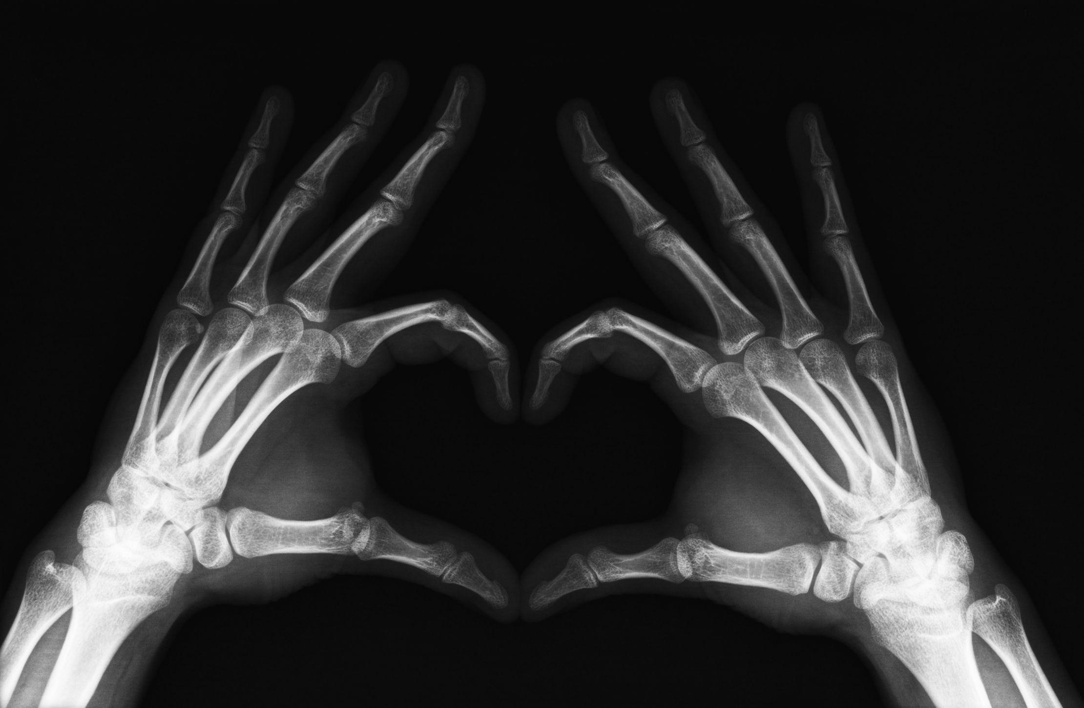 2220x1451 Radiologist Wallpaper