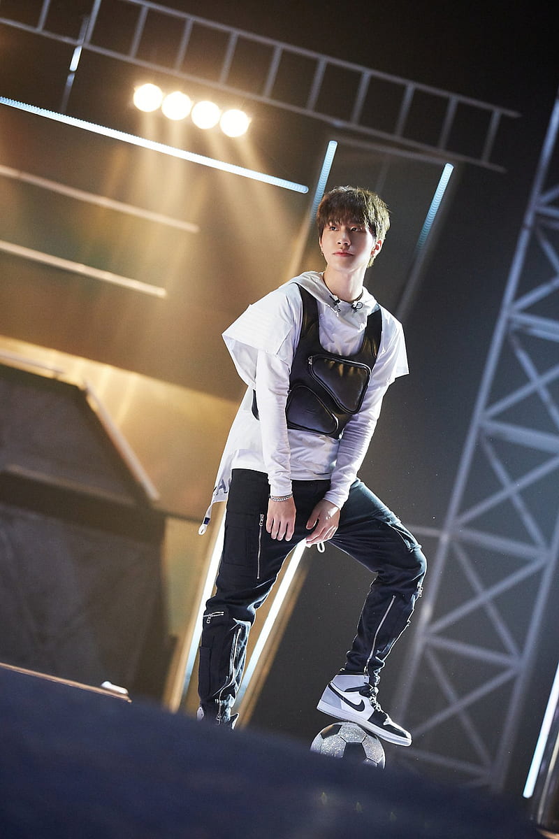 800x1200 TREASURE YEDAM, bang yedam, boy, football, making film, mamotgue, treasure, yedam, HD phone wallpaper