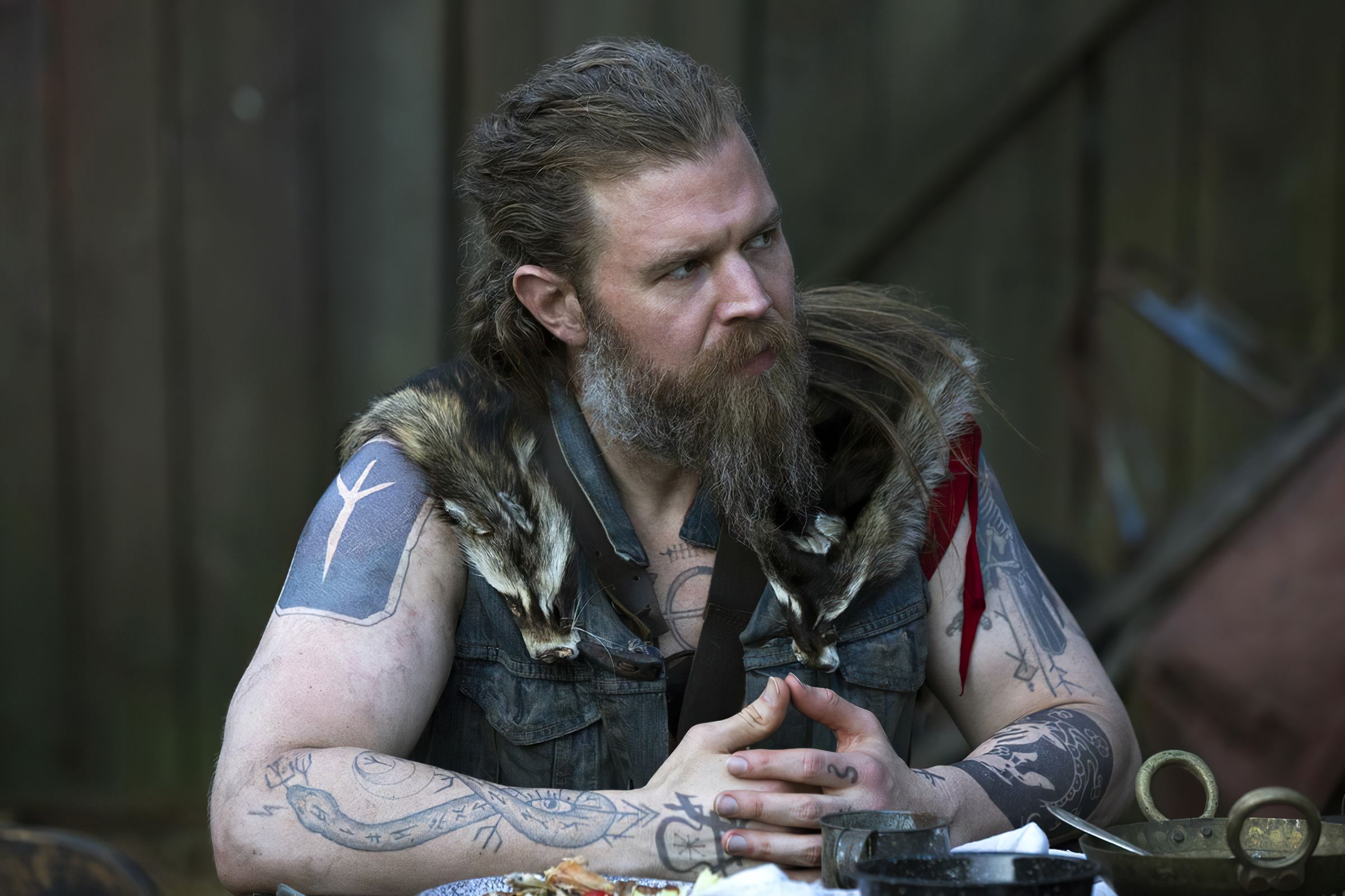 2400x1600 Ryan Hurst Phone Wallpaper: Free 4K & HD Downloads