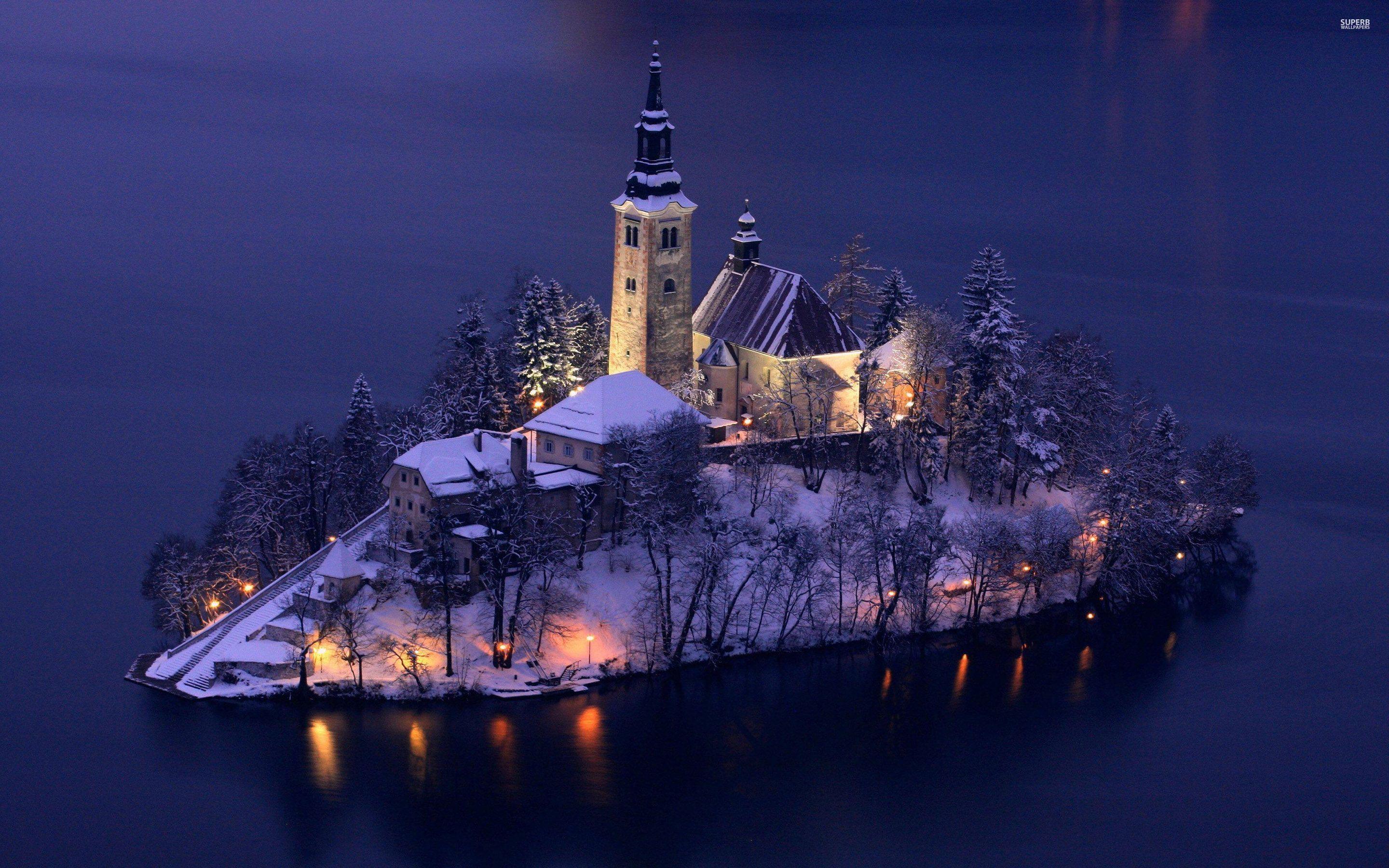2880x1800 Church of the Assumption at winter, Lake Bled, Slovenia wallpaper