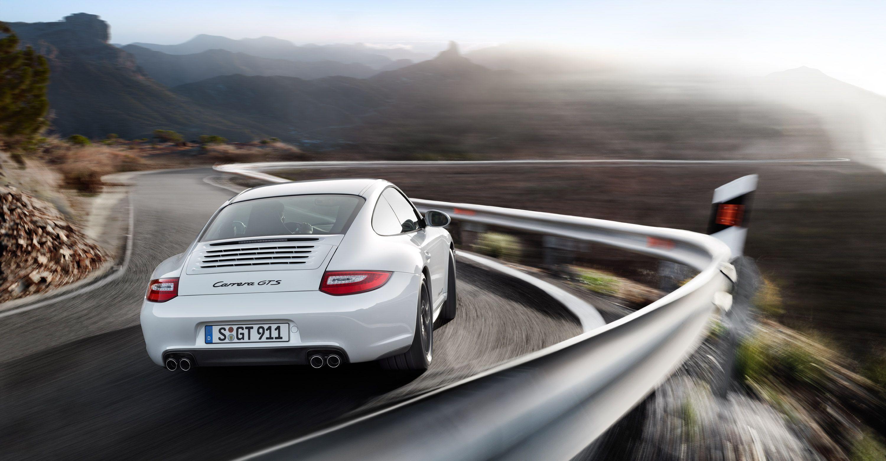 3000x1560 White Porsche 911 Carrera GTS wallpaper