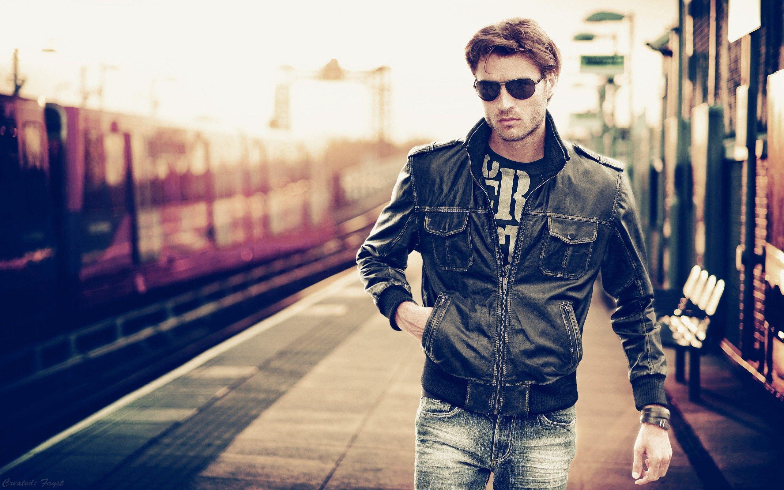 2560x1600 Men Model Wallpaper
