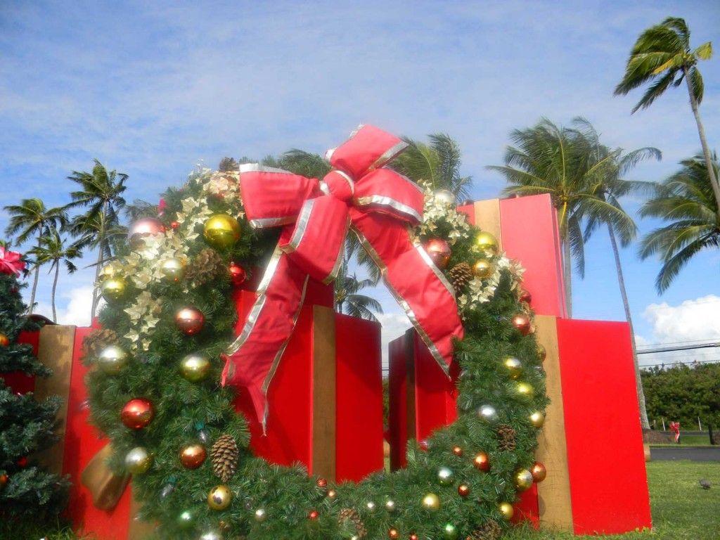 1024x768 Kaua'i Giant Christmas Wreath, Hawaii