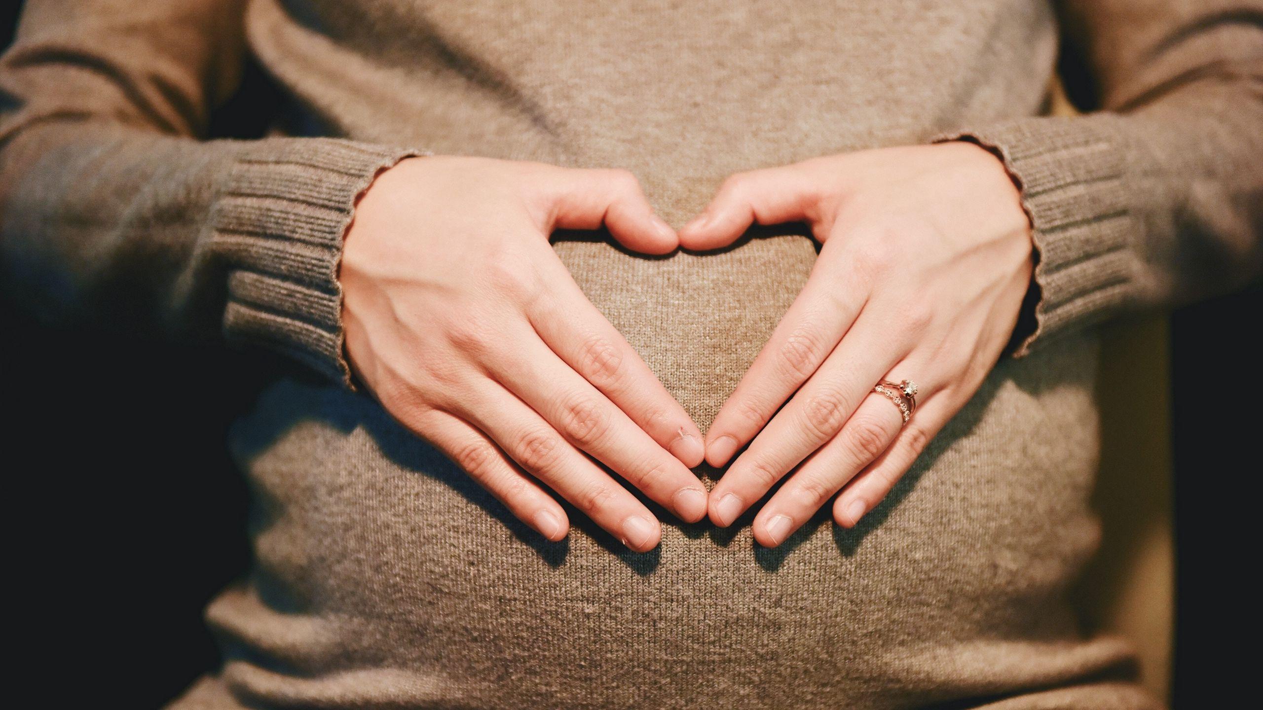 2560x1440 Download wallpaper 2560x1440 pregnancy, heart, motherhood widescreen 16:9 HD background