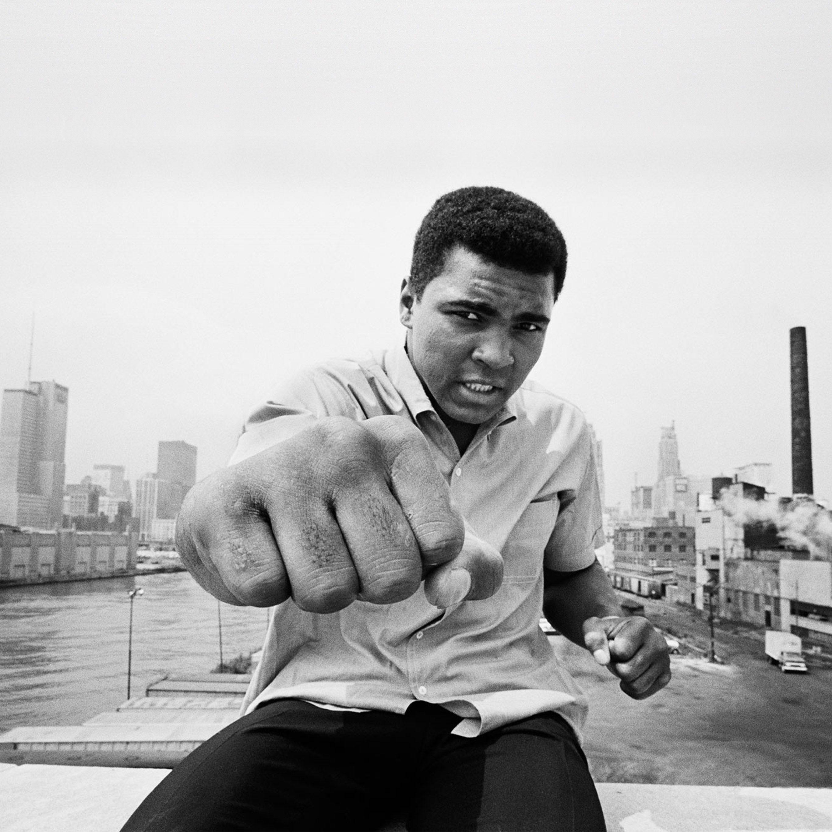 2732x2732 Muhammad Ali Boxing Legend Sports Bw Wallpaper
