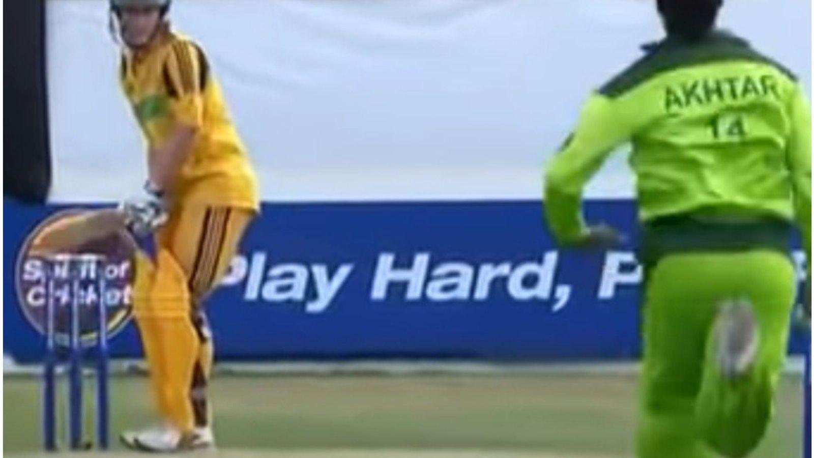 1600x900 WATCH: Shoaib Akhtar's most fearsome spell? When Rawalpindi Express bullied David Hussey