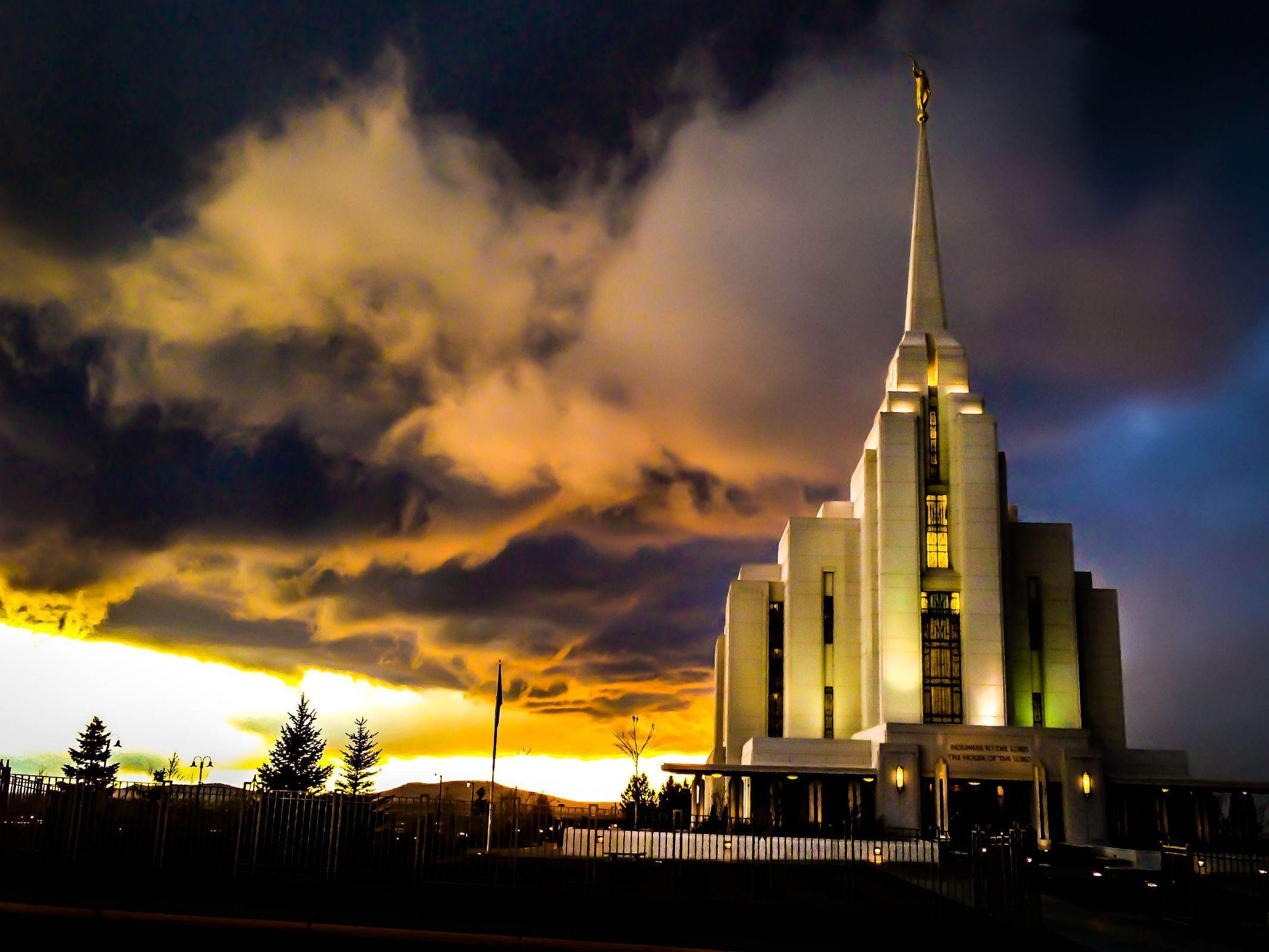 2132x1600 Mormon Temples Wallpaper