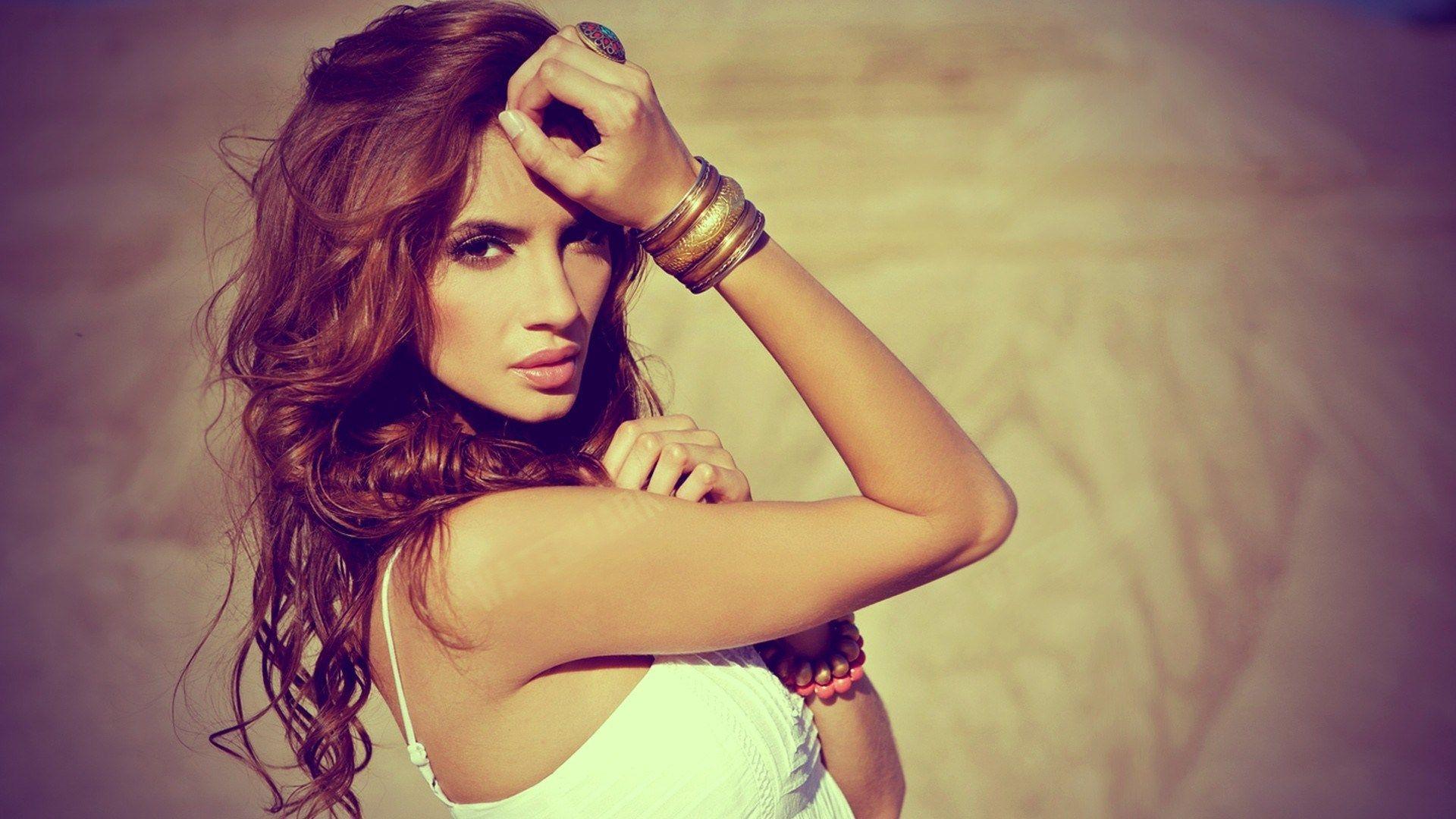 1920x1080 Glamour Girl Fahsion wallpaperx1080