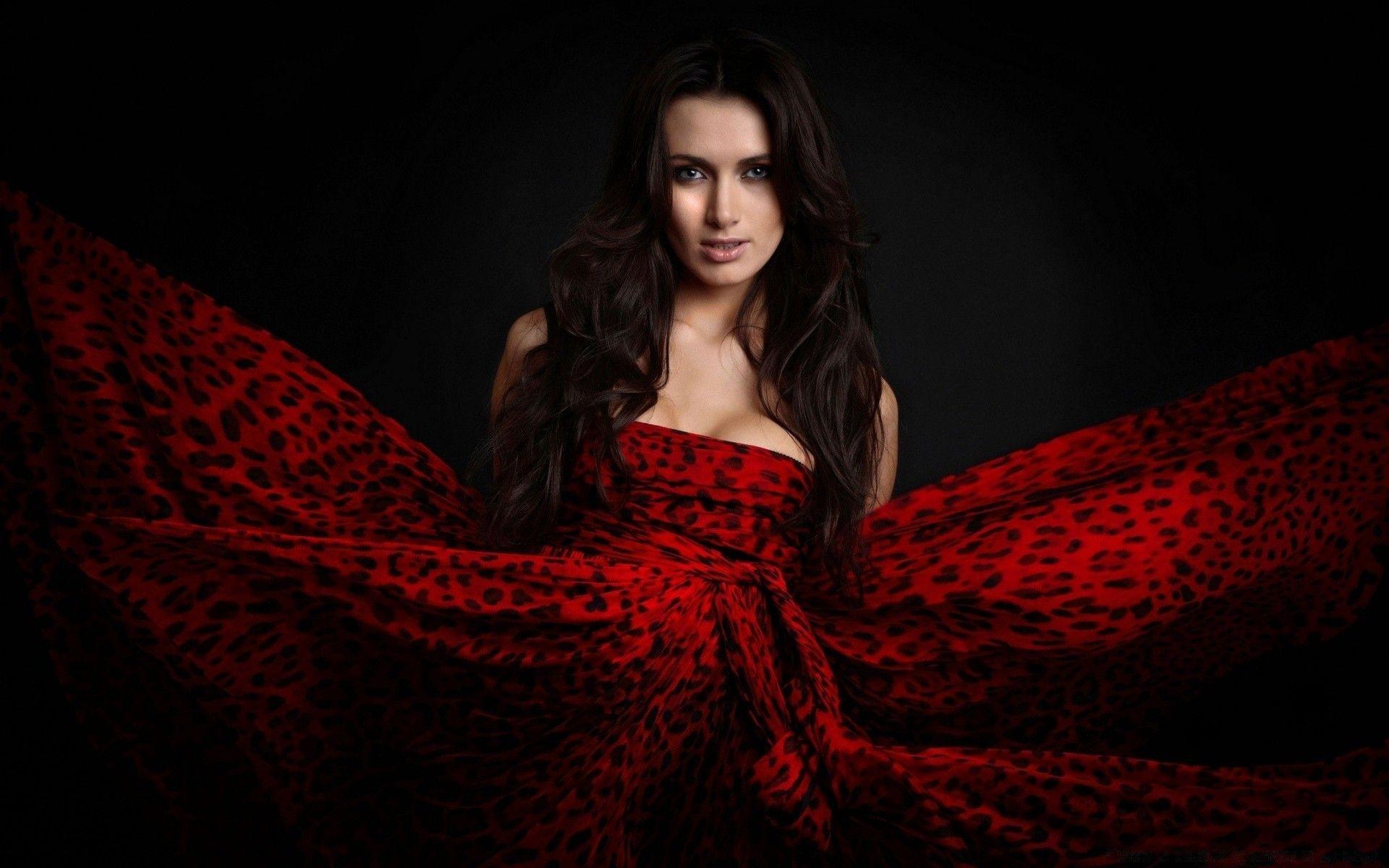 1920x1200 Woman In Red Dress