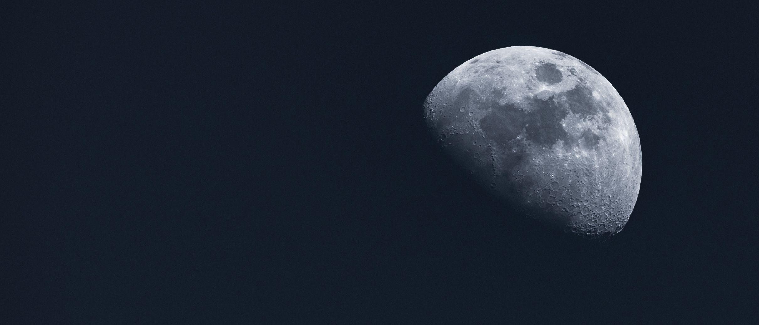2420x1037 21:9 Wallpaper of the Moon I shot today