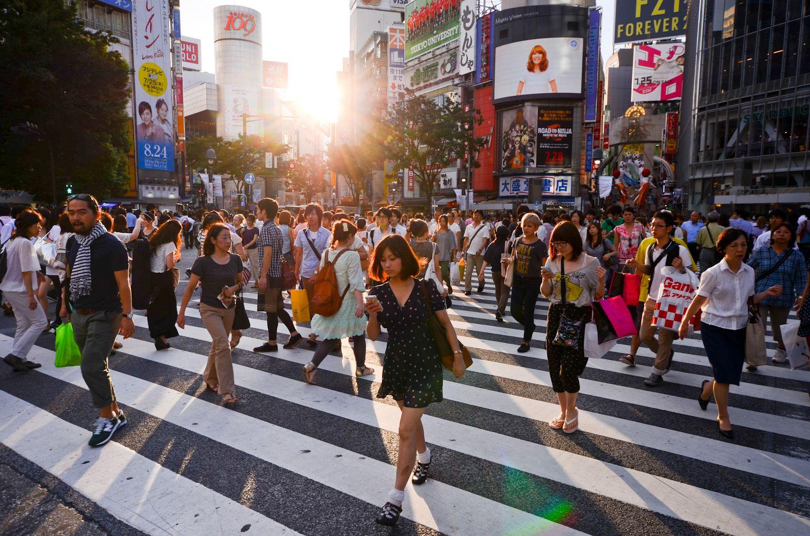 1600x1060 Shibuya Crossing in Tokyo